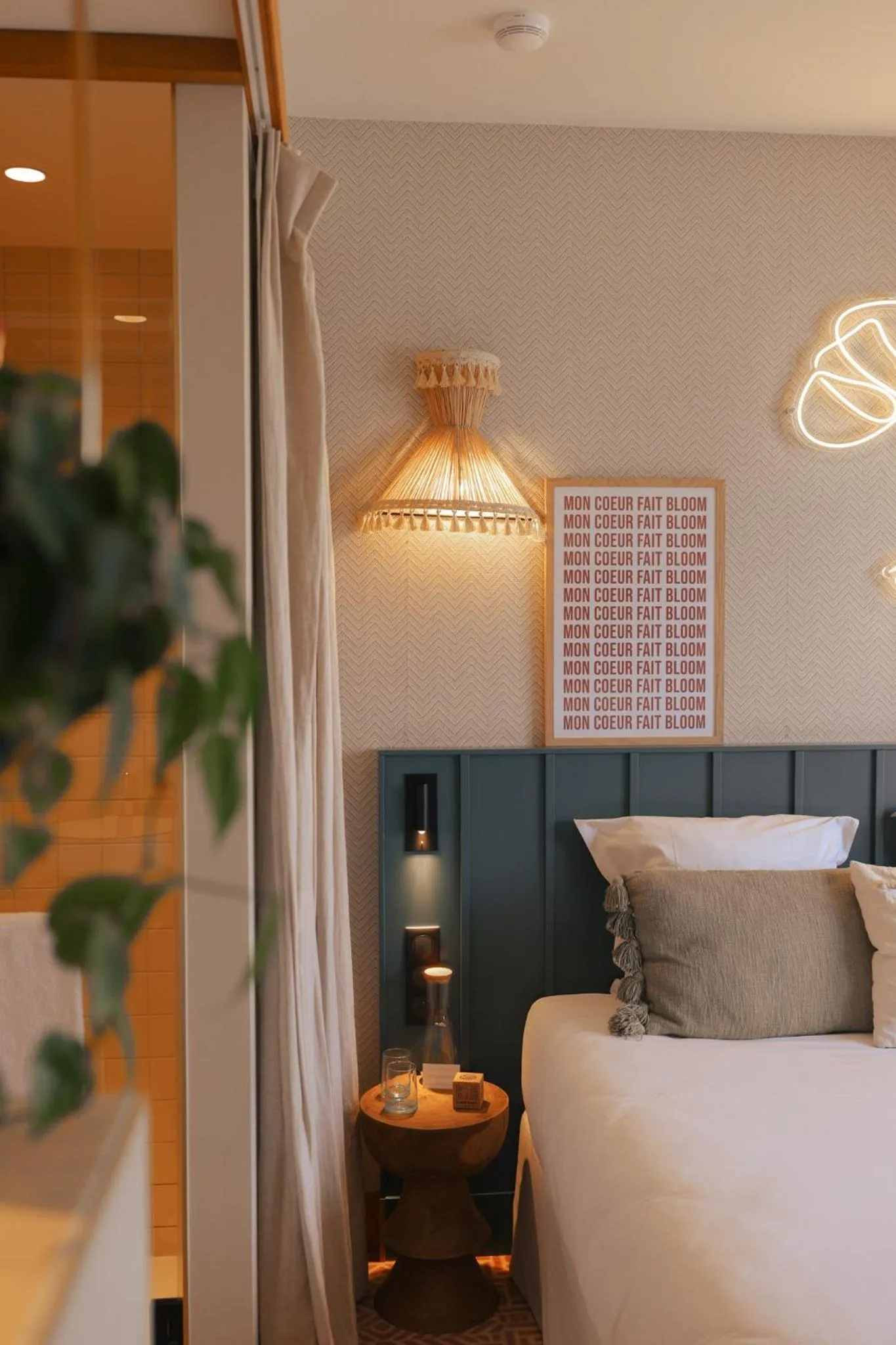 Bed in Bloom House Hôtel & SPA