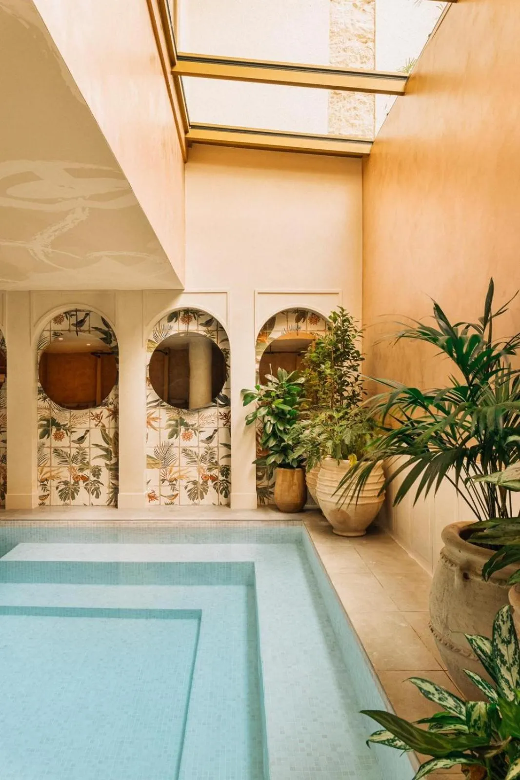 Hot Tub in Bloom House Hôtel & SPA