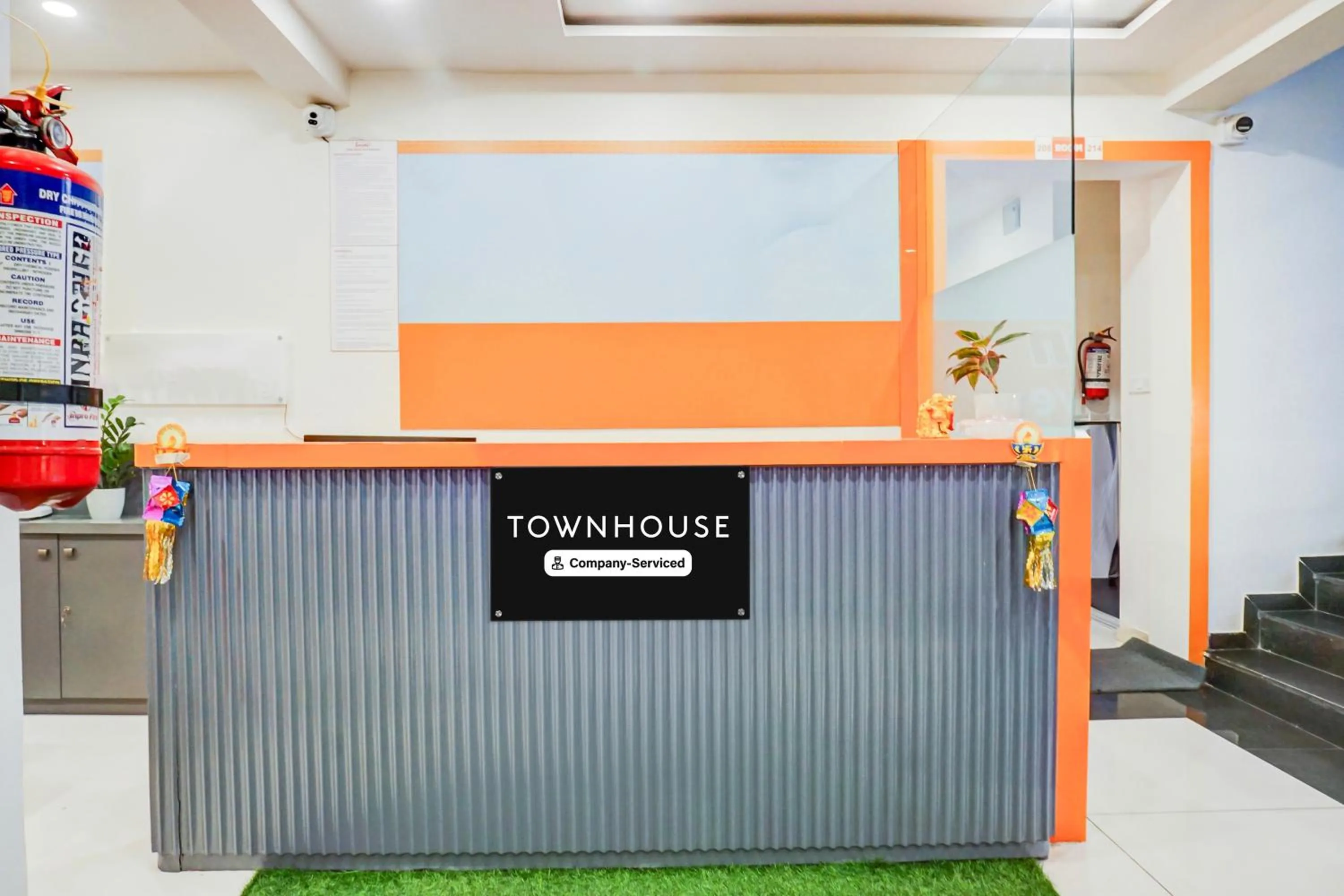 Lobby or reception in Super Townhouse Hadapsar formerly Savali Inn