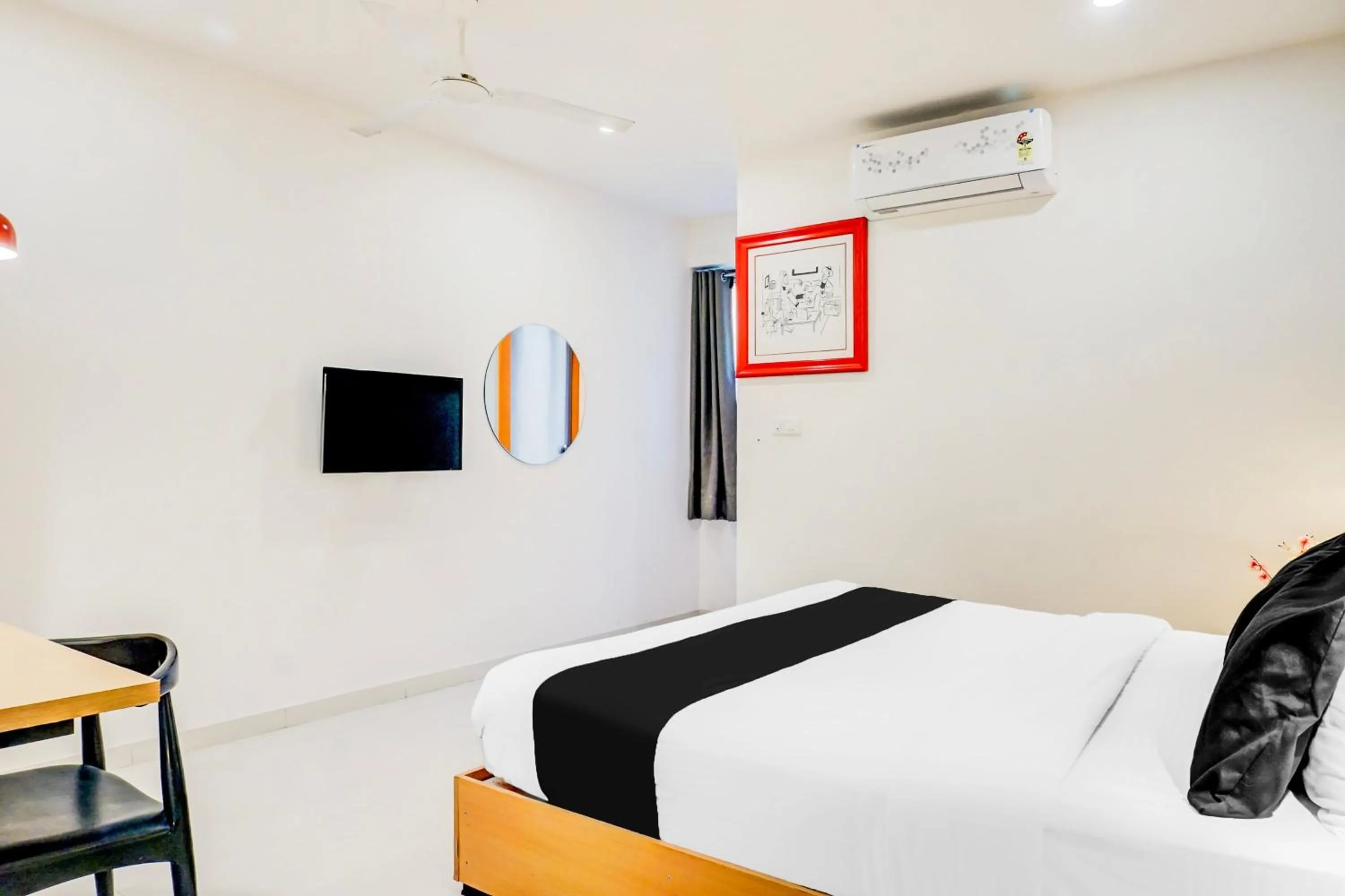 Bedroom, Bed in Super Townhouse Hadapsar formerly Savali Inn