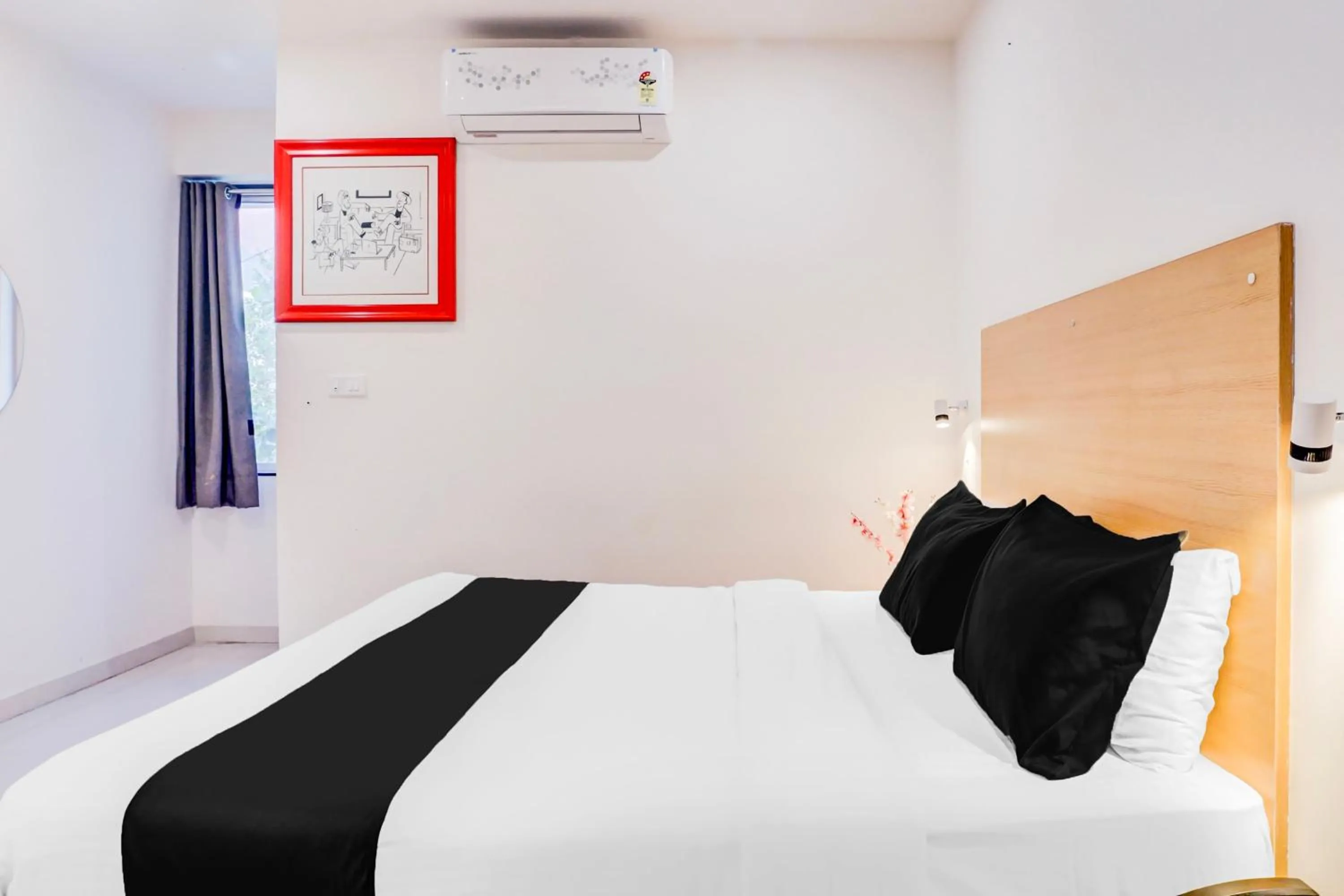 Bedroom, Bed in Super Townhouse Hadapsar formerly Savali Inn