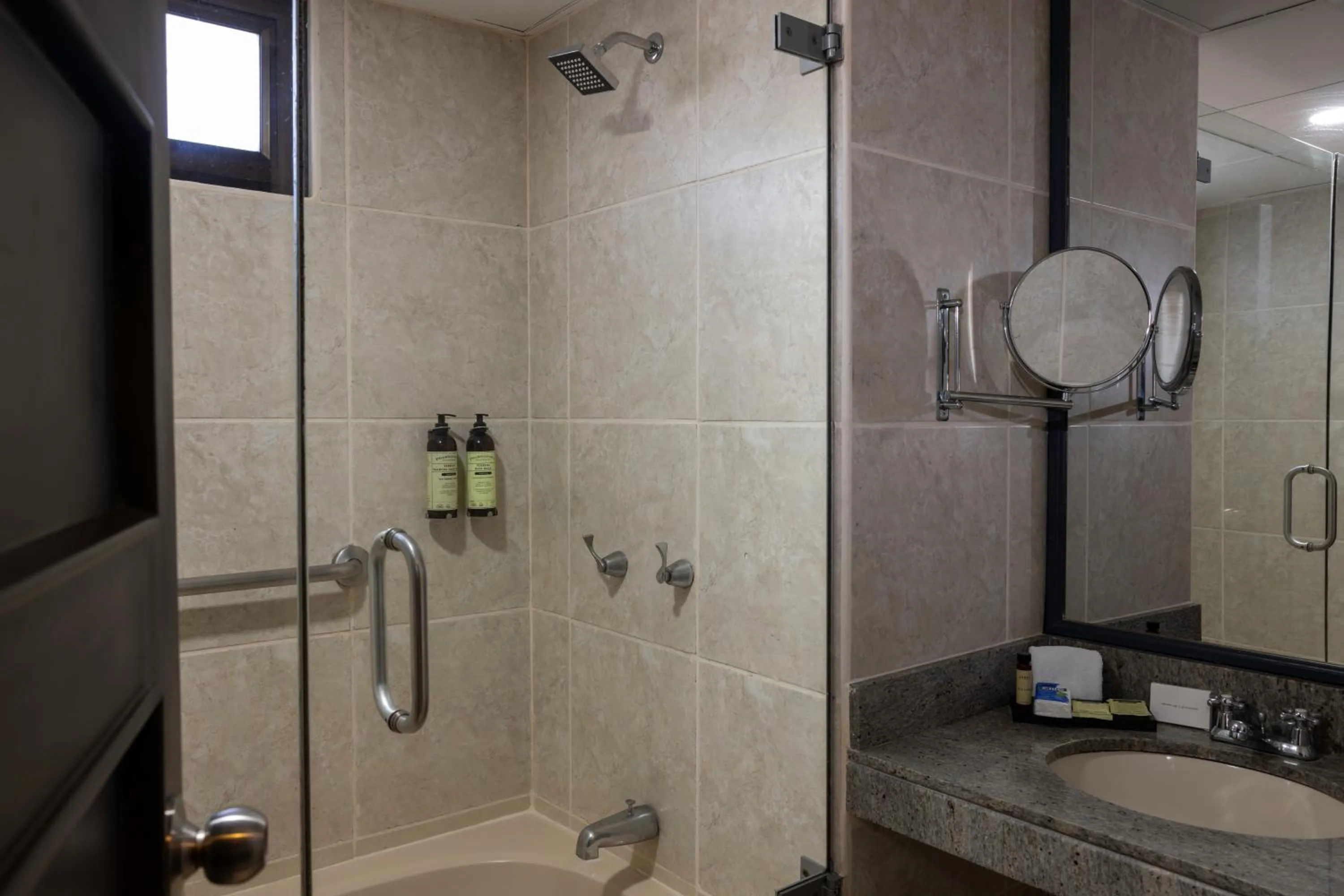 Bathroom in Wyndham Costa del Sol Cajamarca