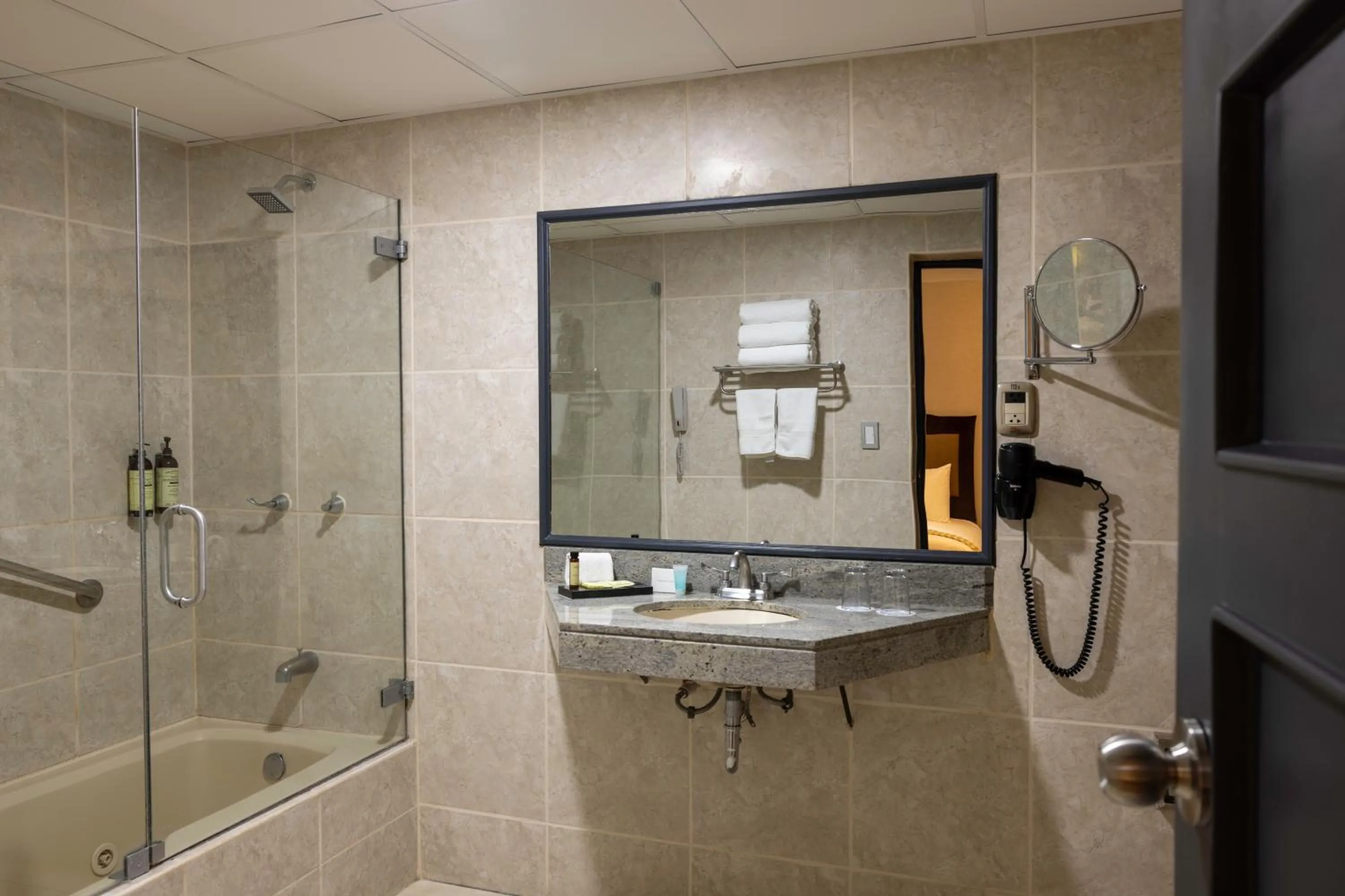 Bathroom in Wyndham Costa del Sol Cajamarca