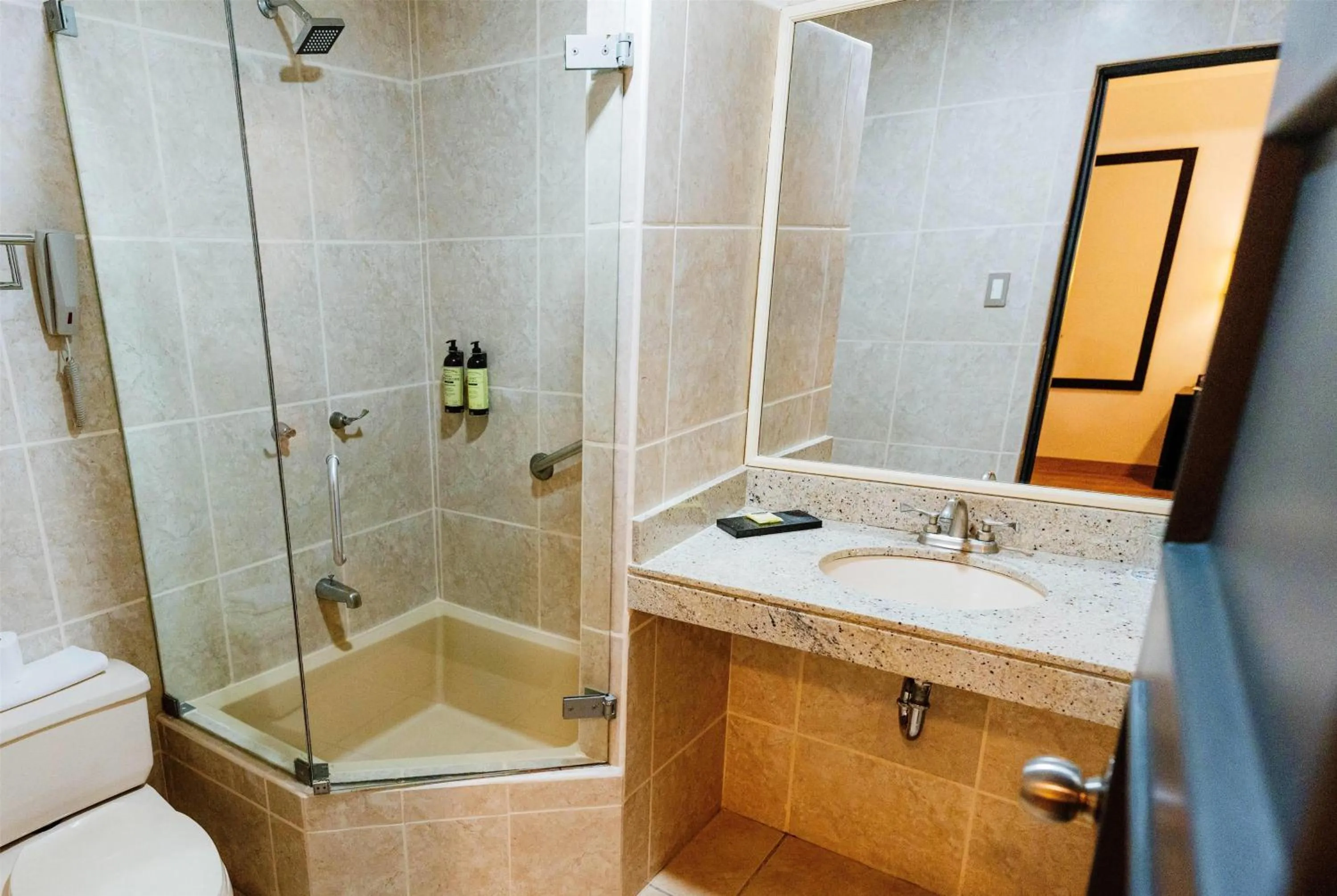 Bathroom in Wyndham Costa del Sol Cajamarca