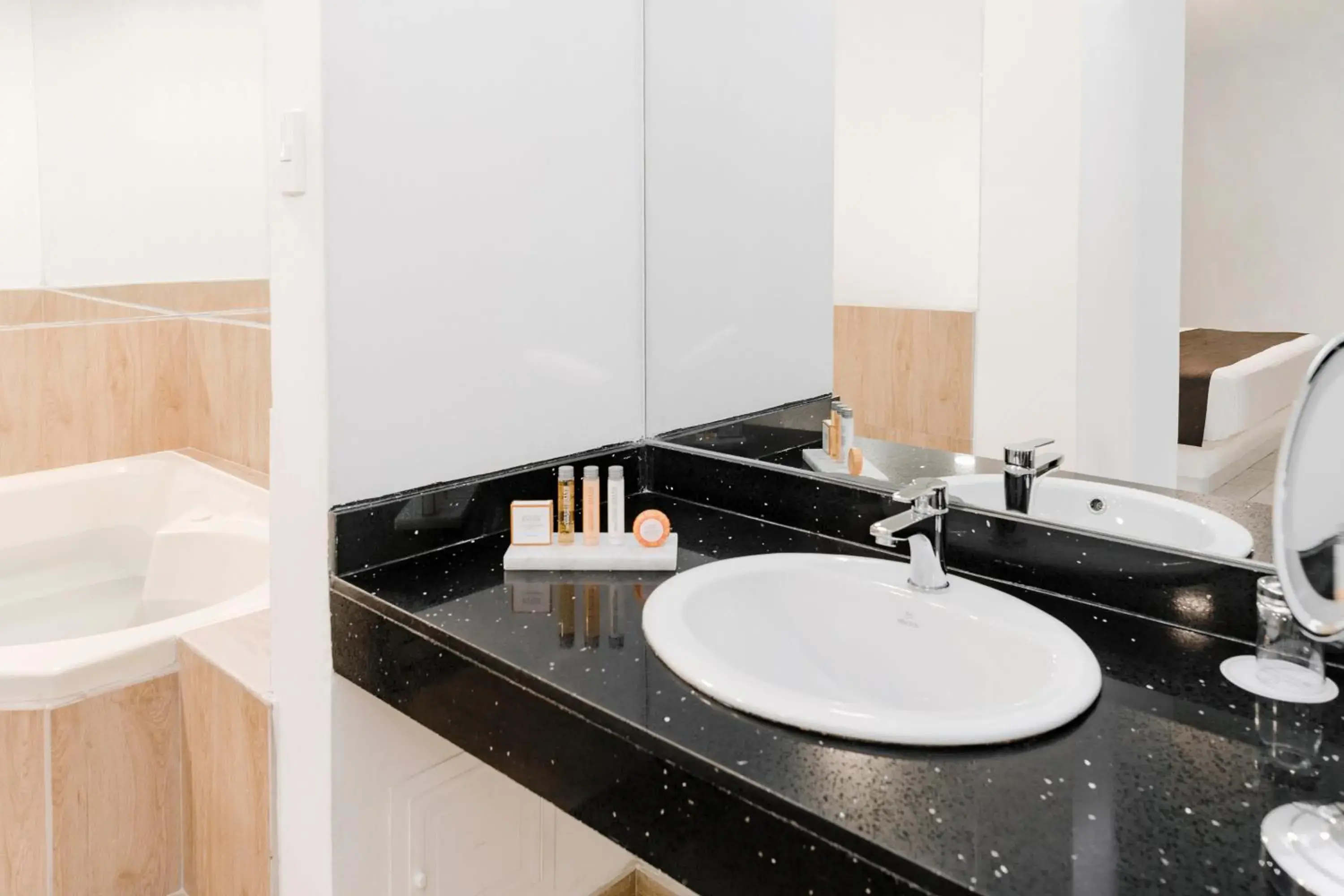 Superior Queen Room - single occupancy in Wyndham Costa del Sol Tumbes Superior Queen Room - single occupancy in Wyndham Costa del Sol Tumbes