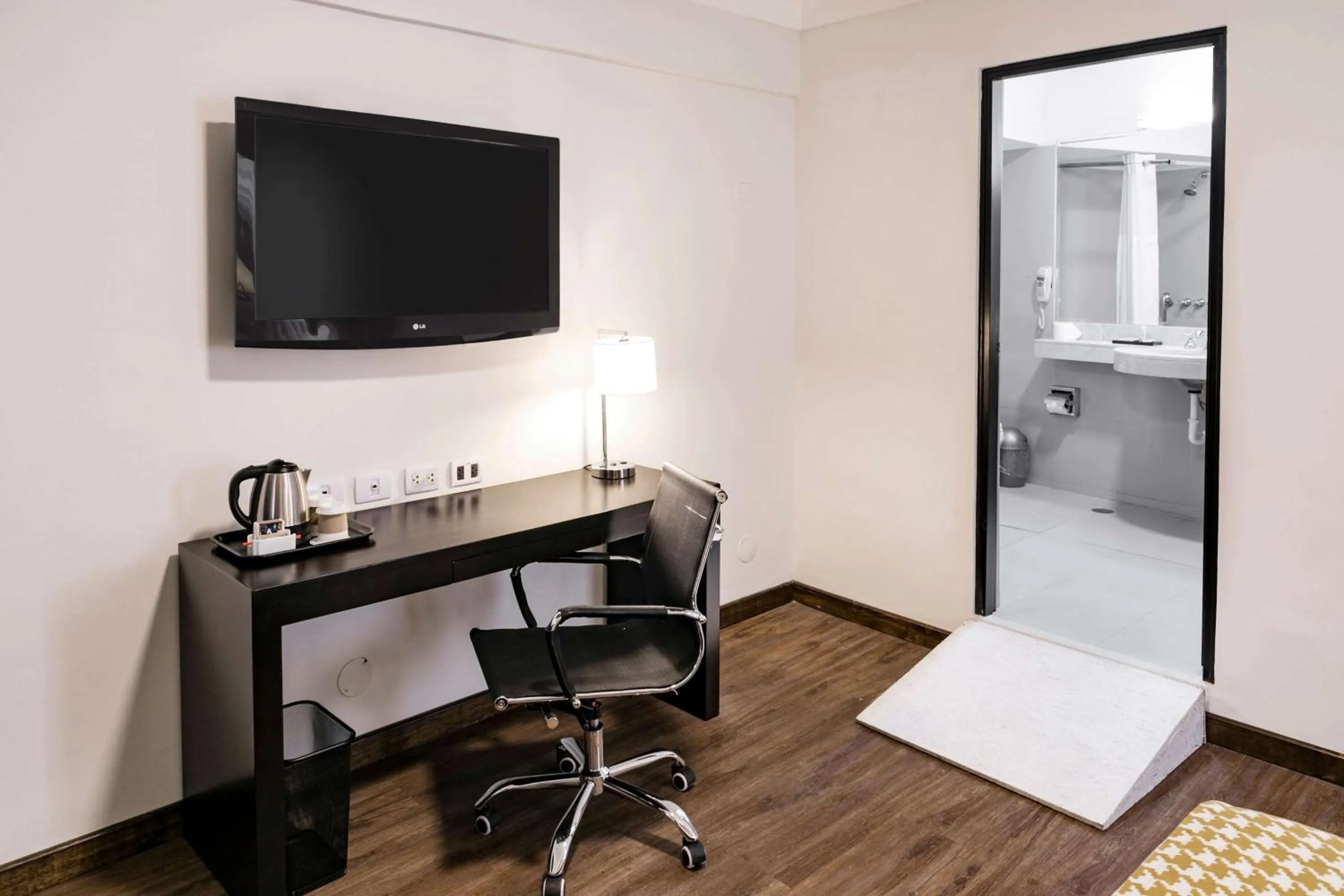 Photo of the whole room in Wyndham Costa del Sol Piura