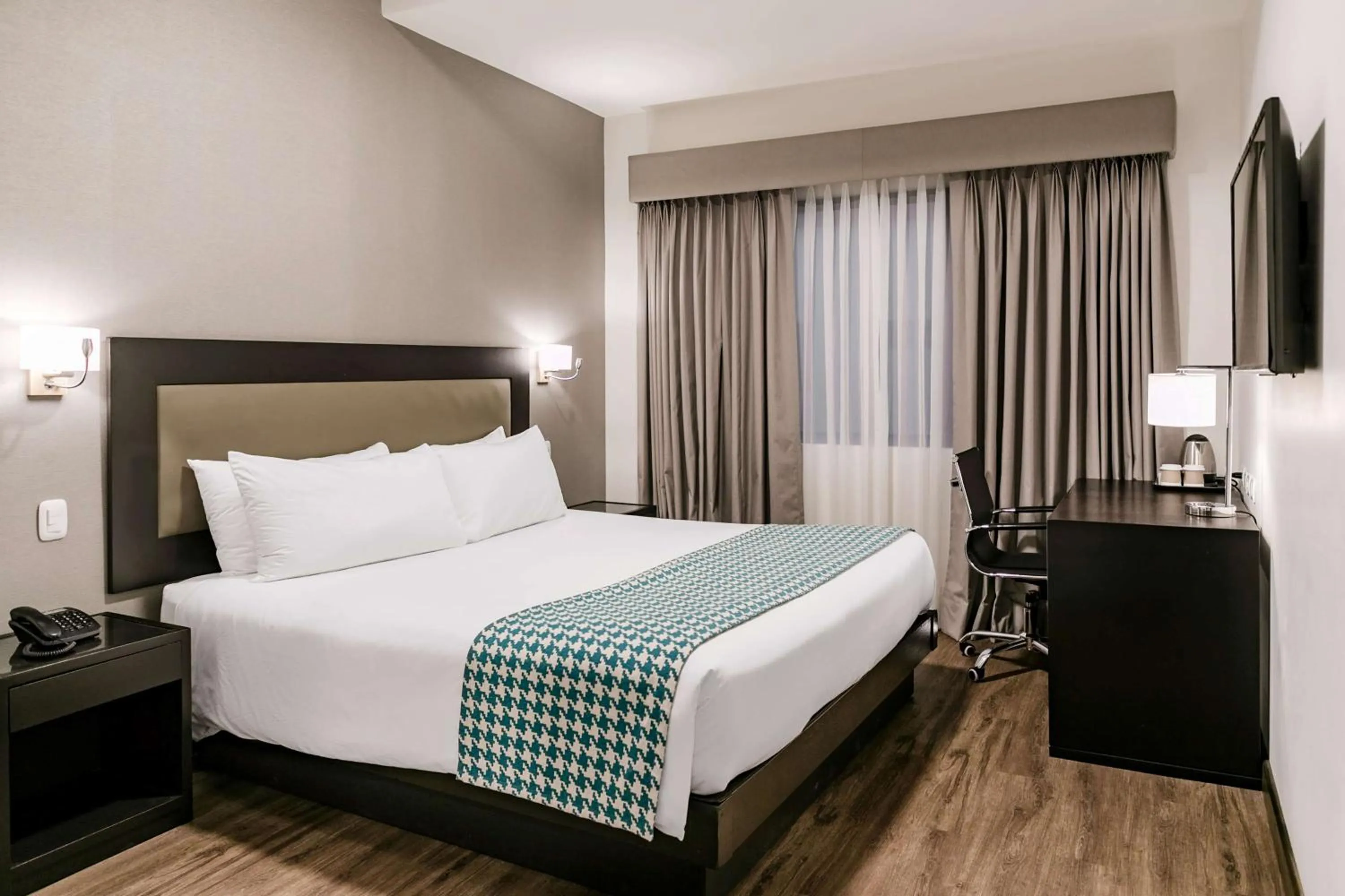 Photo of the whole room, Bed in Wyndham Costa del Sol Piura