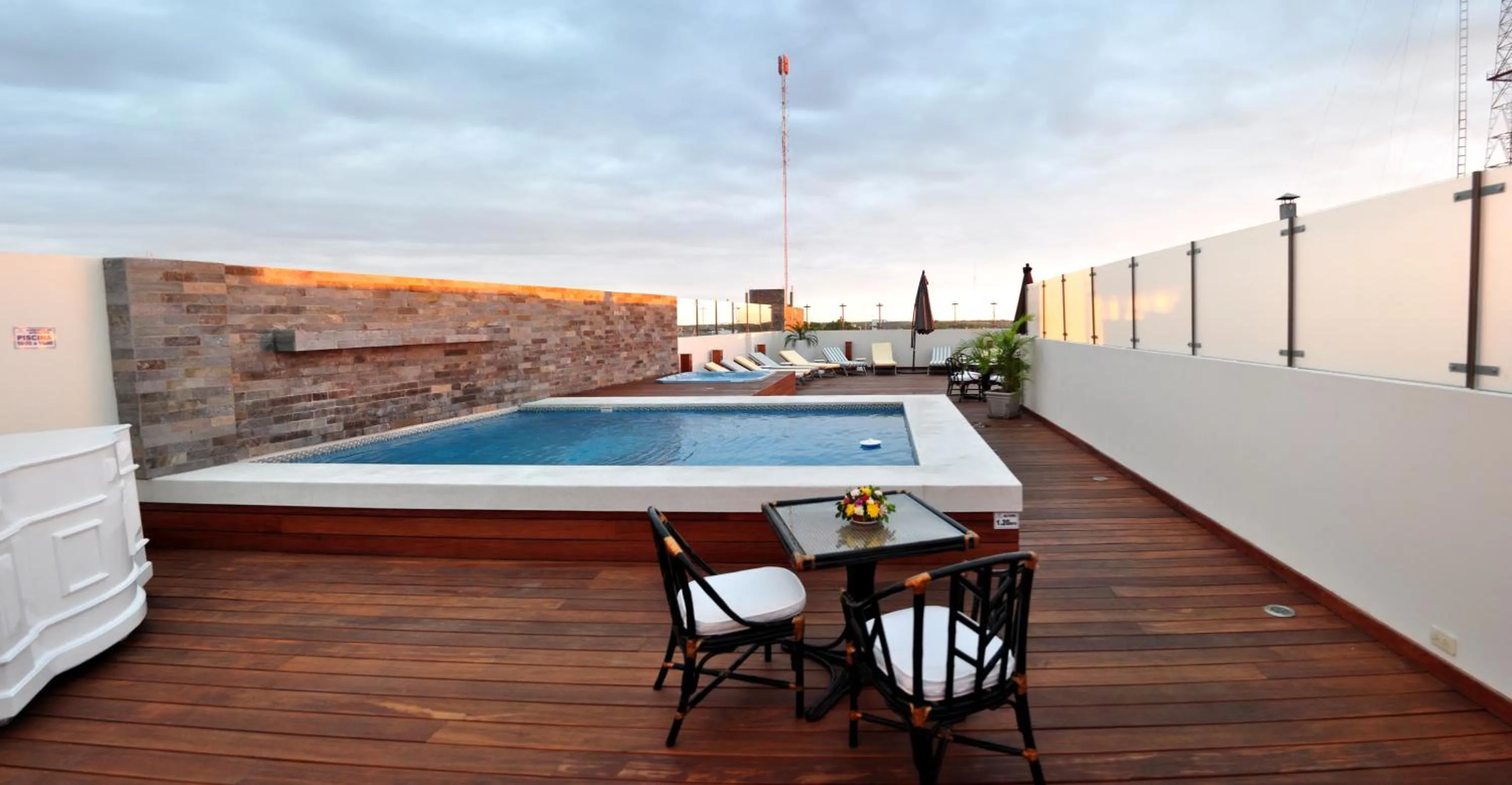 Swimming pool in Wyndham Costa del Sol Piura