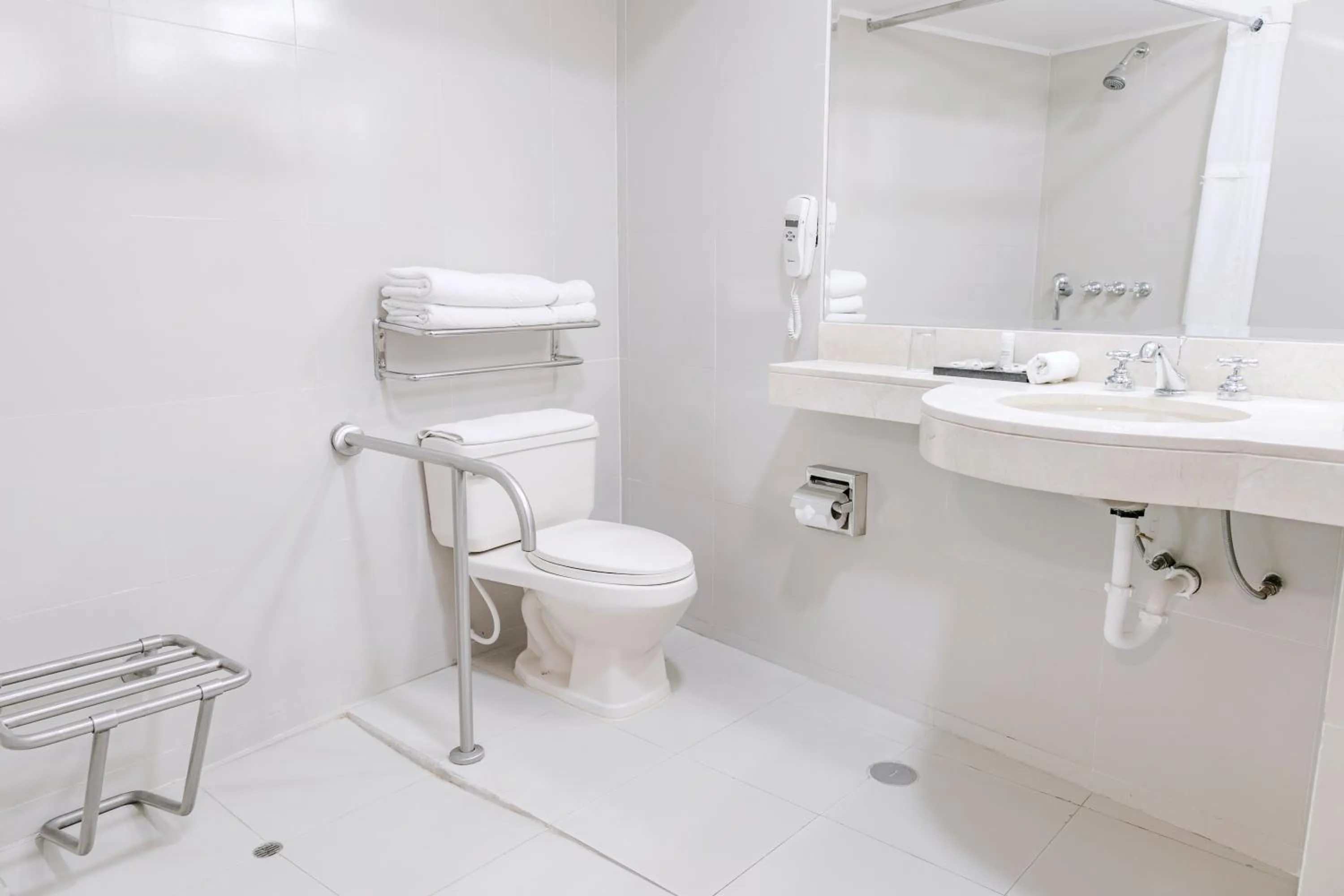 Bathroom in Wyndham Costa del Sol Piura