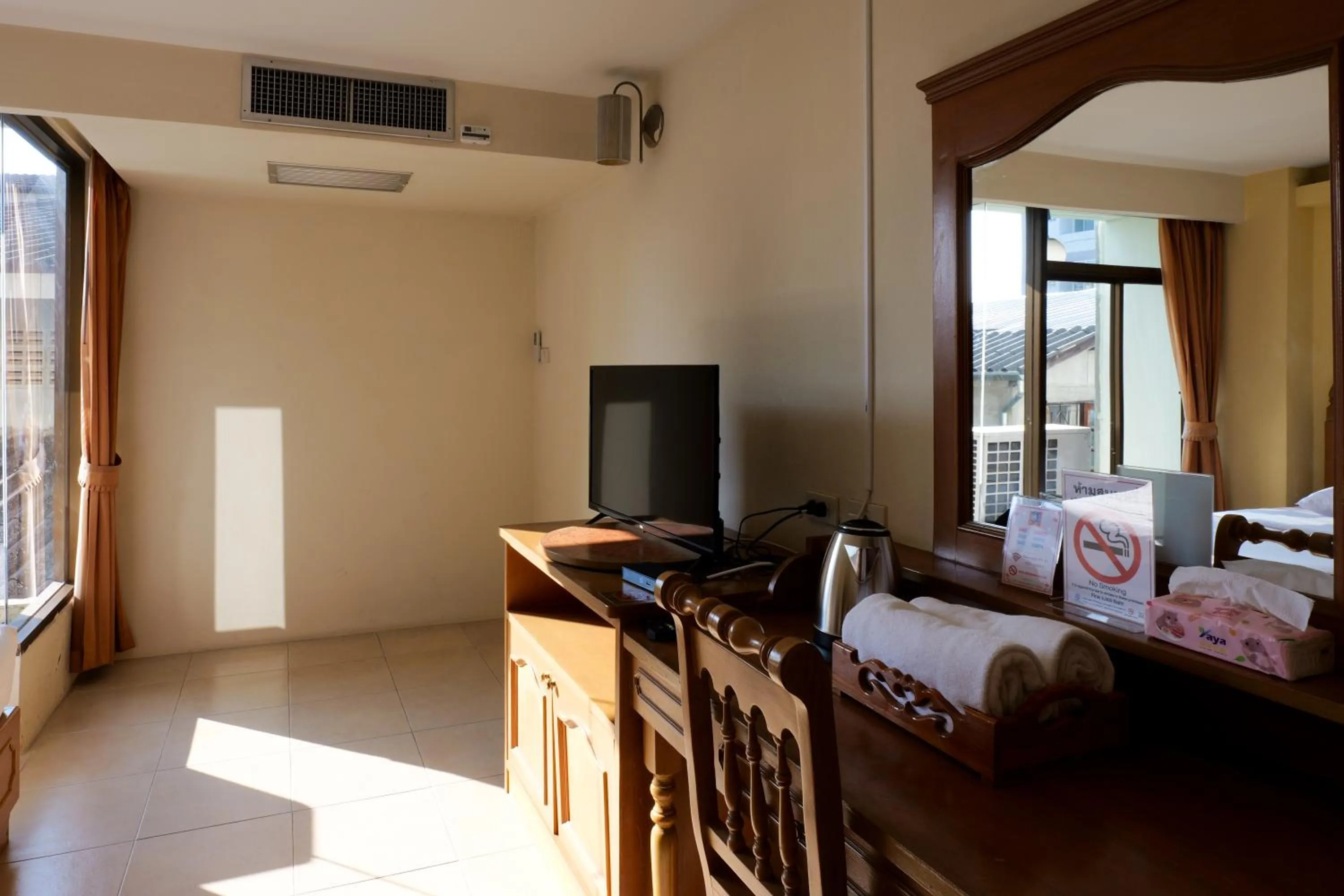 TV and multimedia, Bed in โรงแรมมูนแอนด์ซัน Moon and Sun Hotel