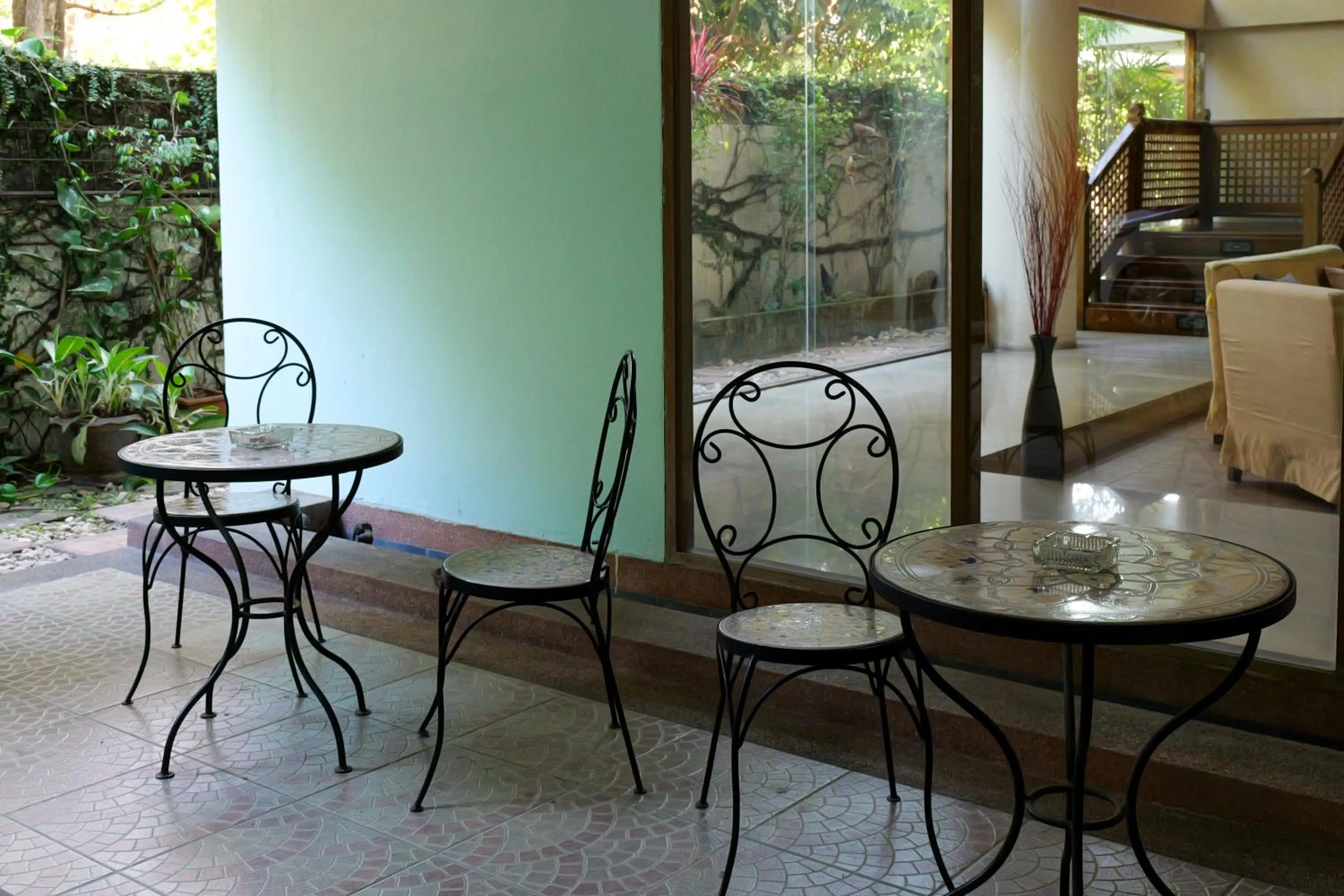 Property building in โรงแรมมูนแอนด์ซัน Moon and Sun Hotel