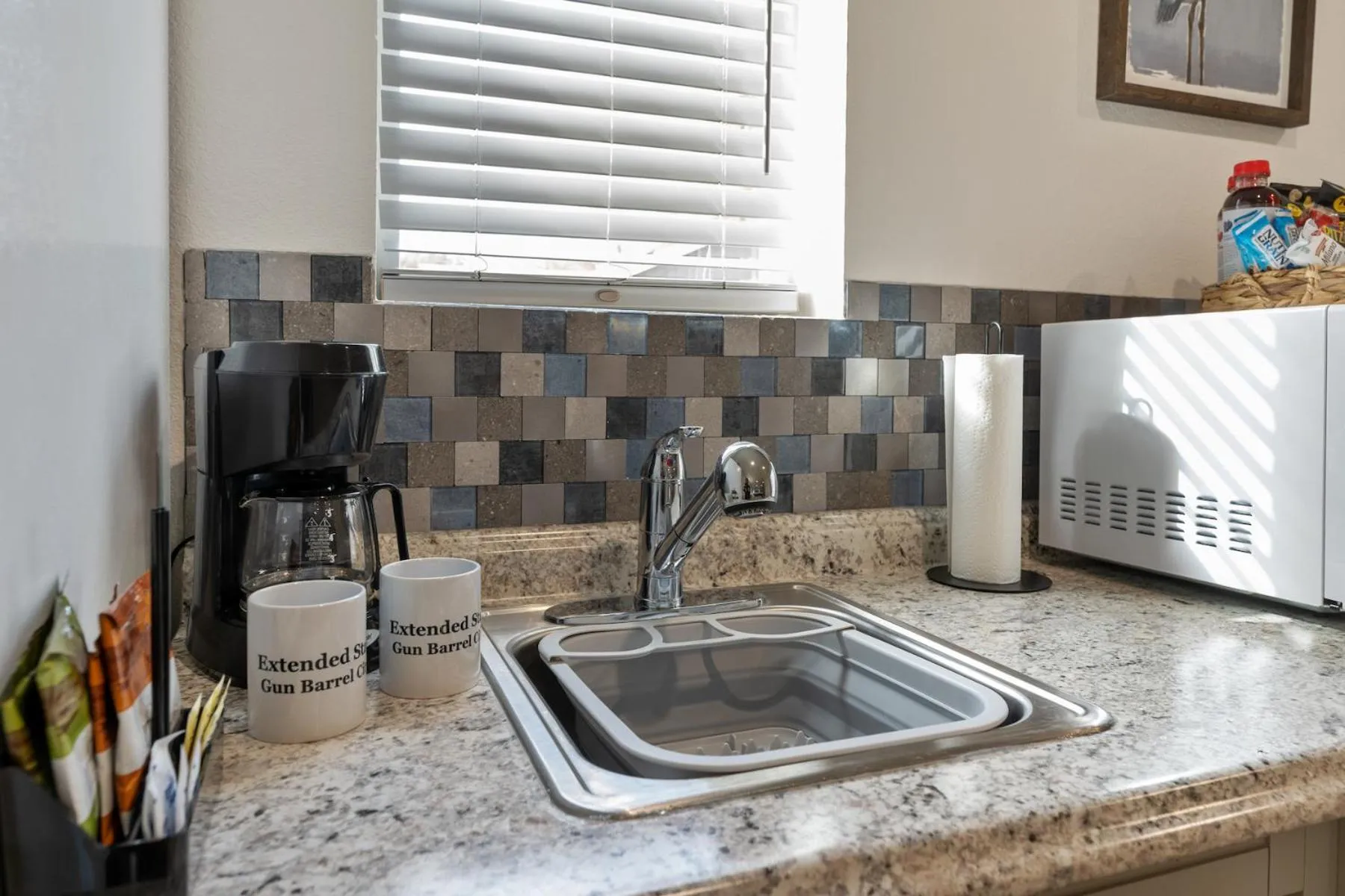 Kitchen or kitchenette in Extended Stay Gun Barrel City