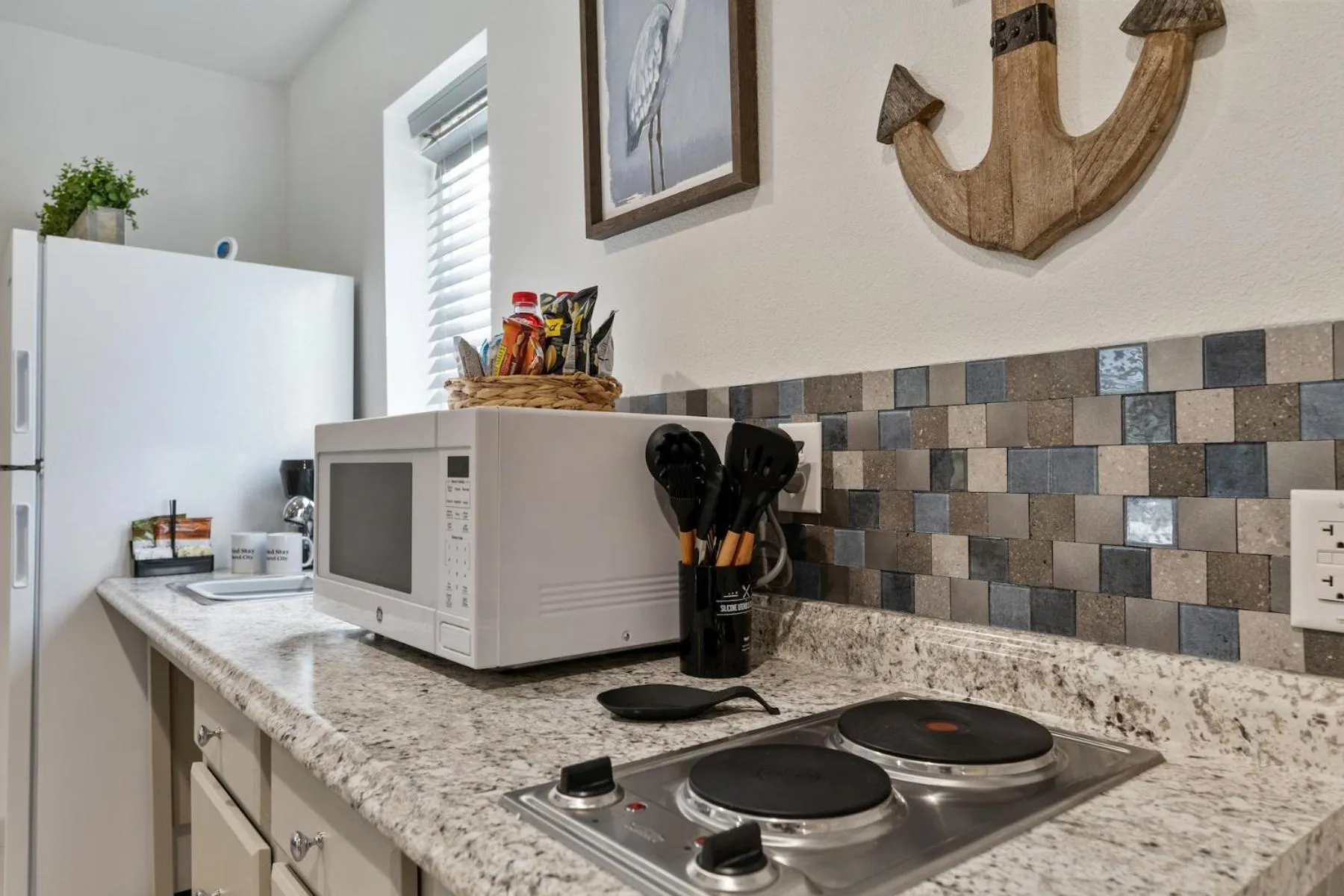 Kitchen or kitchenette in Extended Stay Gun Barrel City