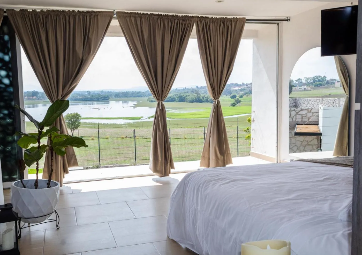 Lake view, Bed in Dos Aguas Hotel Boutique