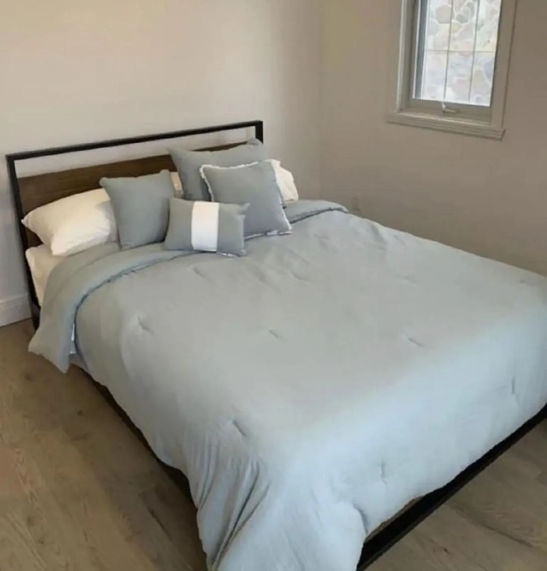 Bed in Free Parking, Beautiful 4 1/2-2 BR apartment