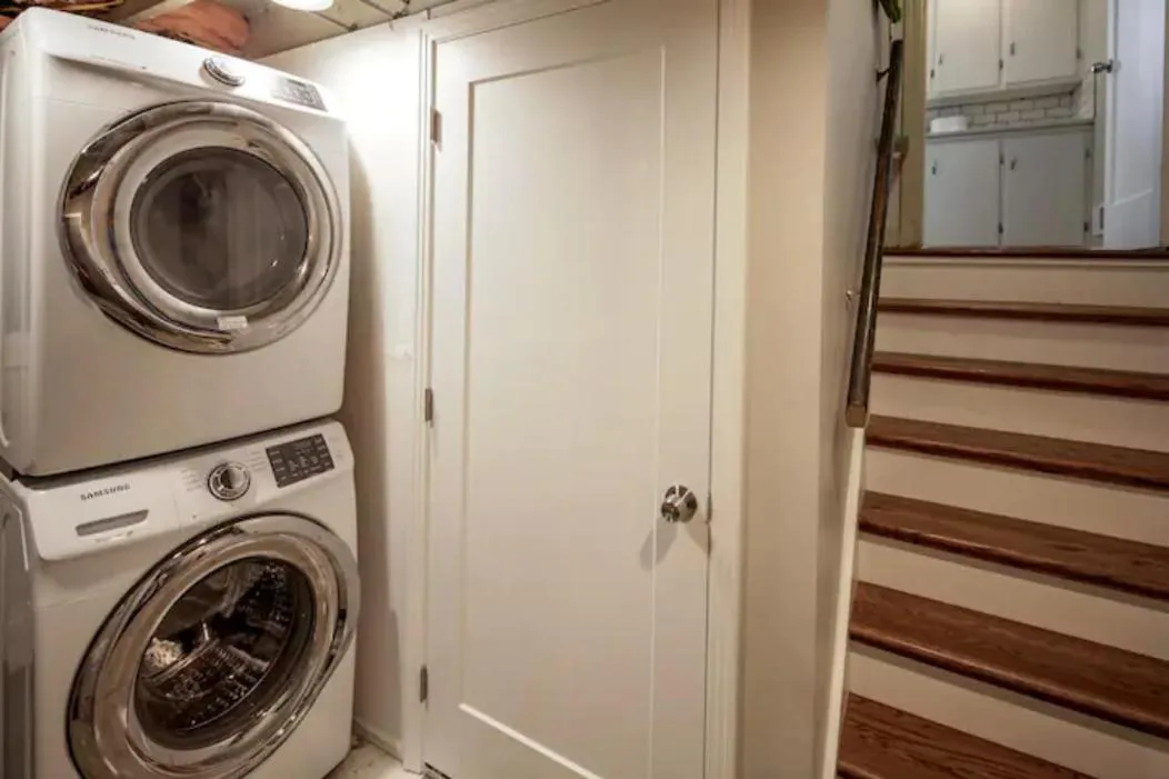 Other in Celebration Chalet! Quant, cozy, a few blocks from BSU and close to downtown Boise, Fireplace, 4 beds, and seating for 6 Pets Welcome!