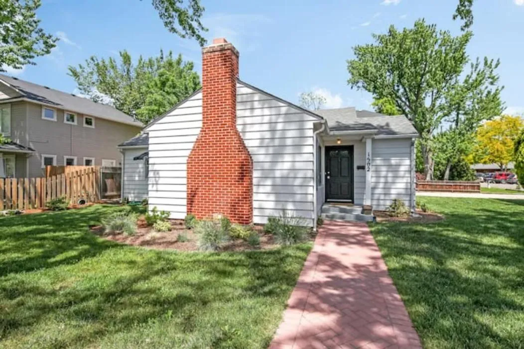 Other in Celebration Chalet! Quant, cozy, a few blocks from BSU and close to downtown Boise, Fireplace, 4 beds, and seating for 6 Pets Welcome!