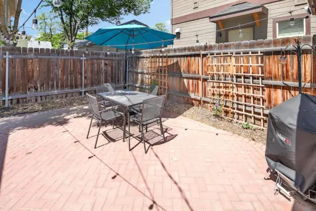 Other in Celebration Chalet! Quant, cozy, a few blocks from BSU and close to downtown Boise, Fireplace, 4 beds, and seating for 6 Pets Welcome!