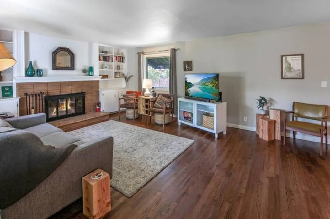 Other in Celebration Chalet! Quant, cozy, a few blocks from BSU and close to downtown Boise, Fireplace, 4 beds, and seating for 6 Pets Welcome!