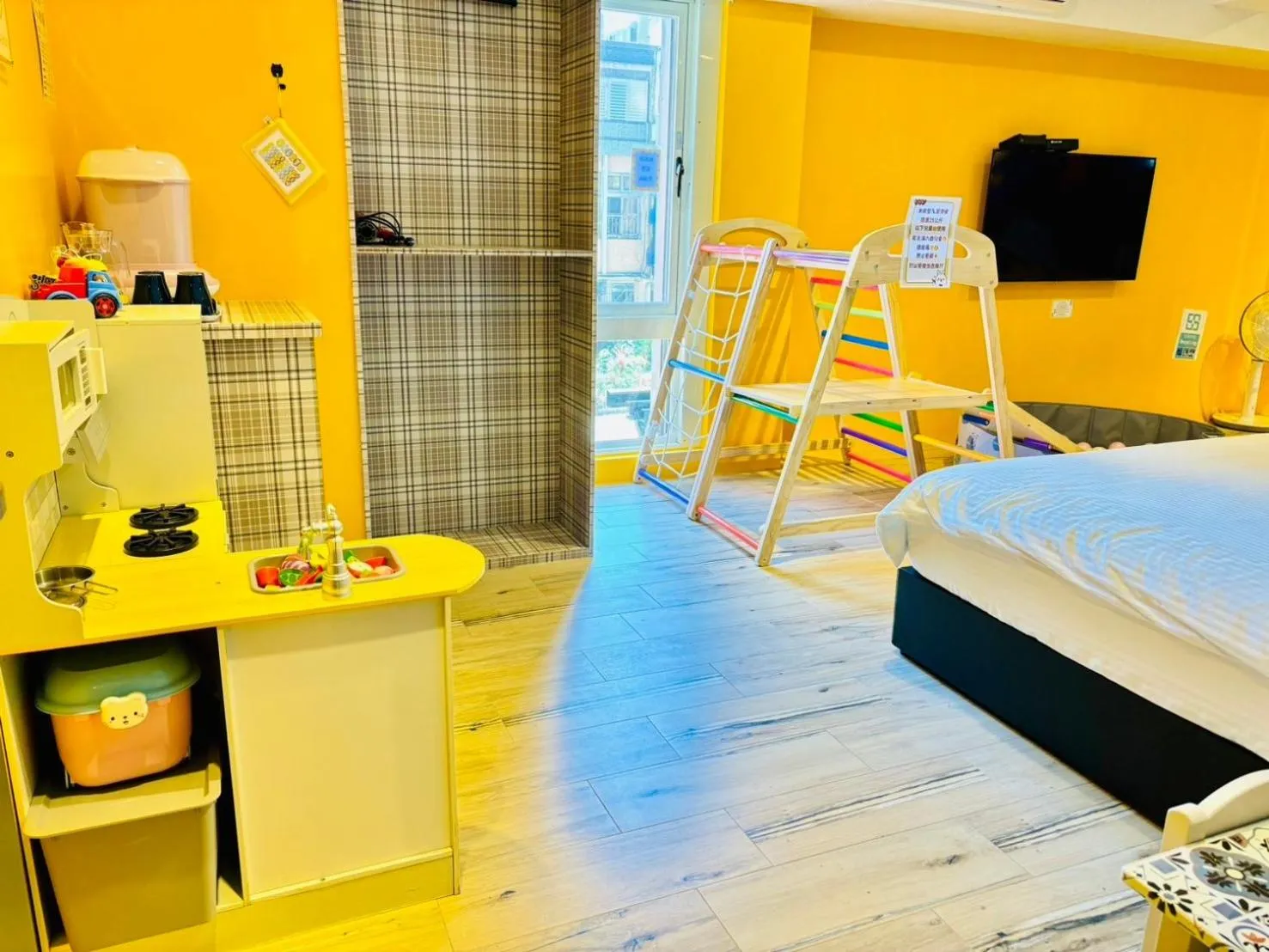 Children play ground, Bed in Have Fun Hotel