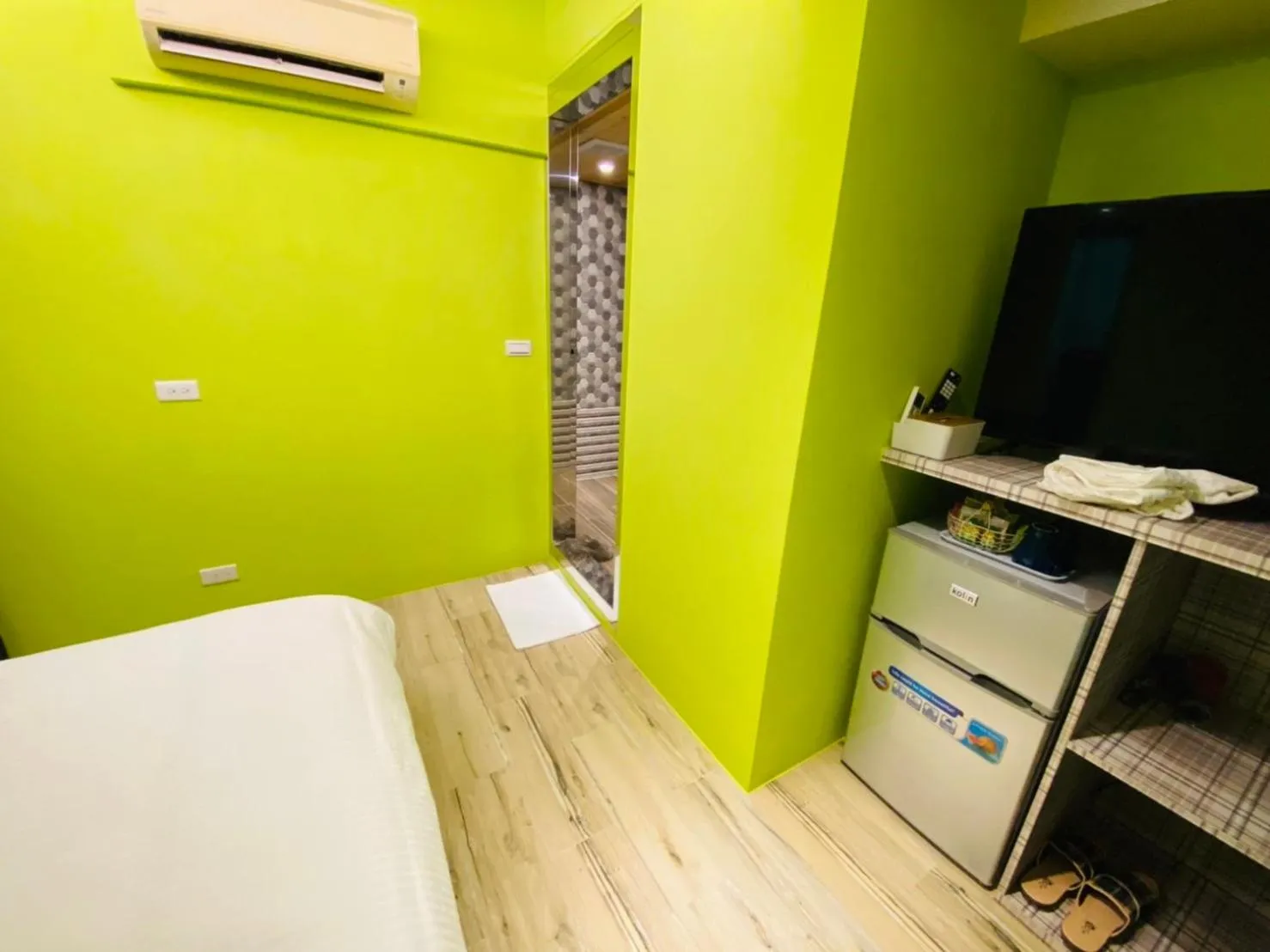 oven, Bed in Have Fun Hotel