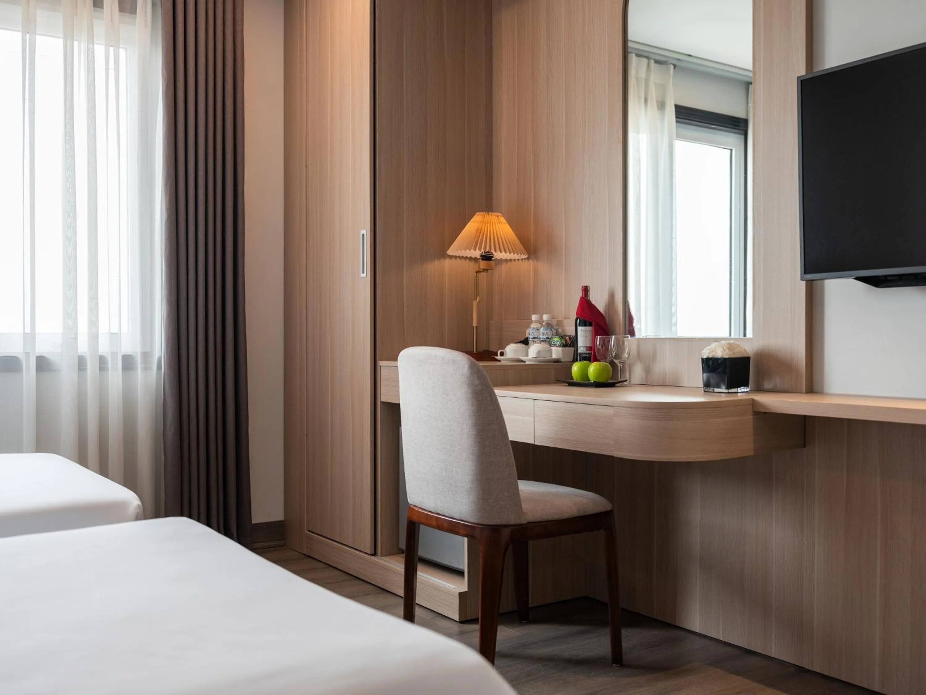 minibar, Bed in Minasi Premium Hotel