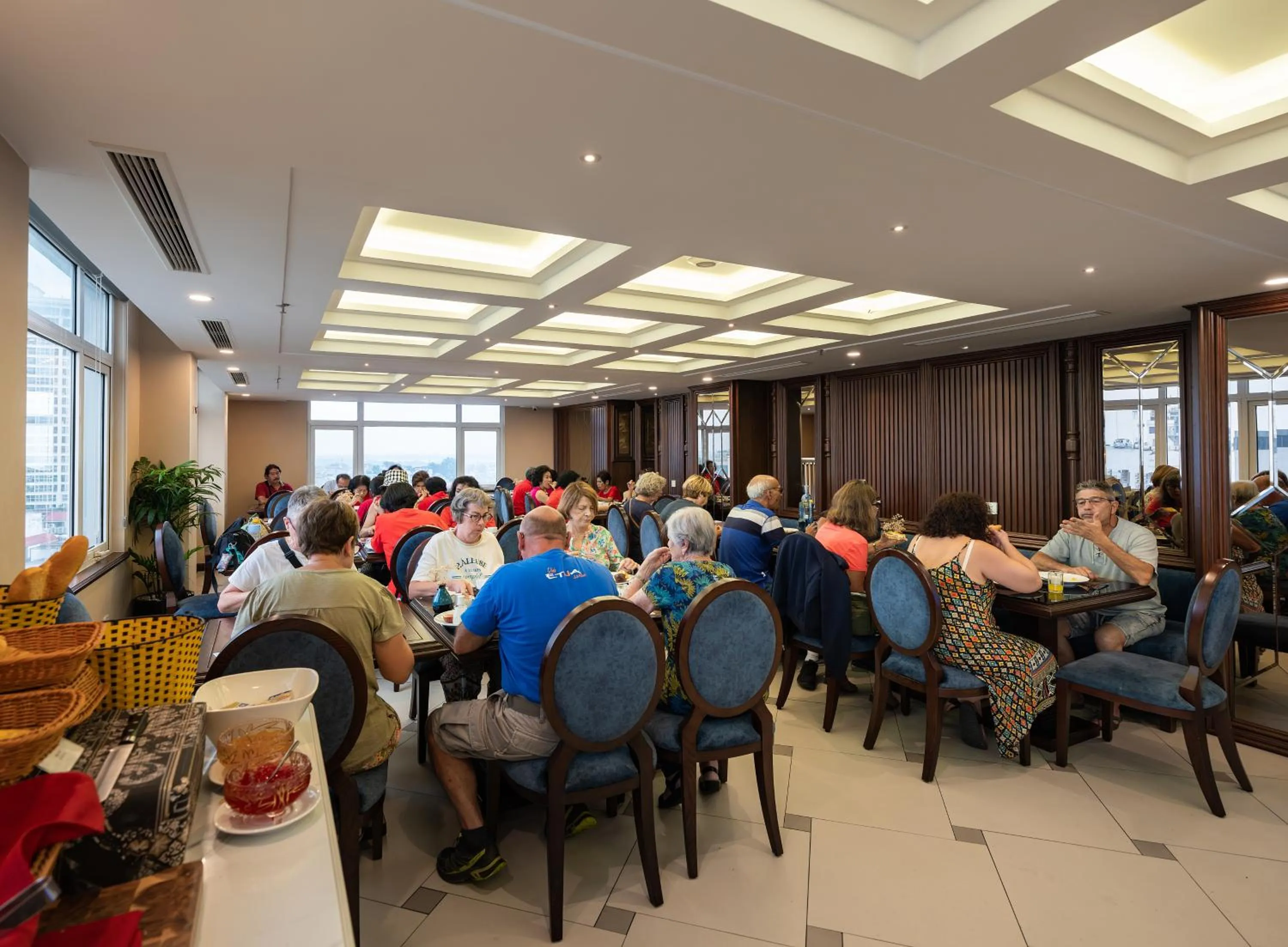 Restaurant/places to eat in Minasi Premium Hotel