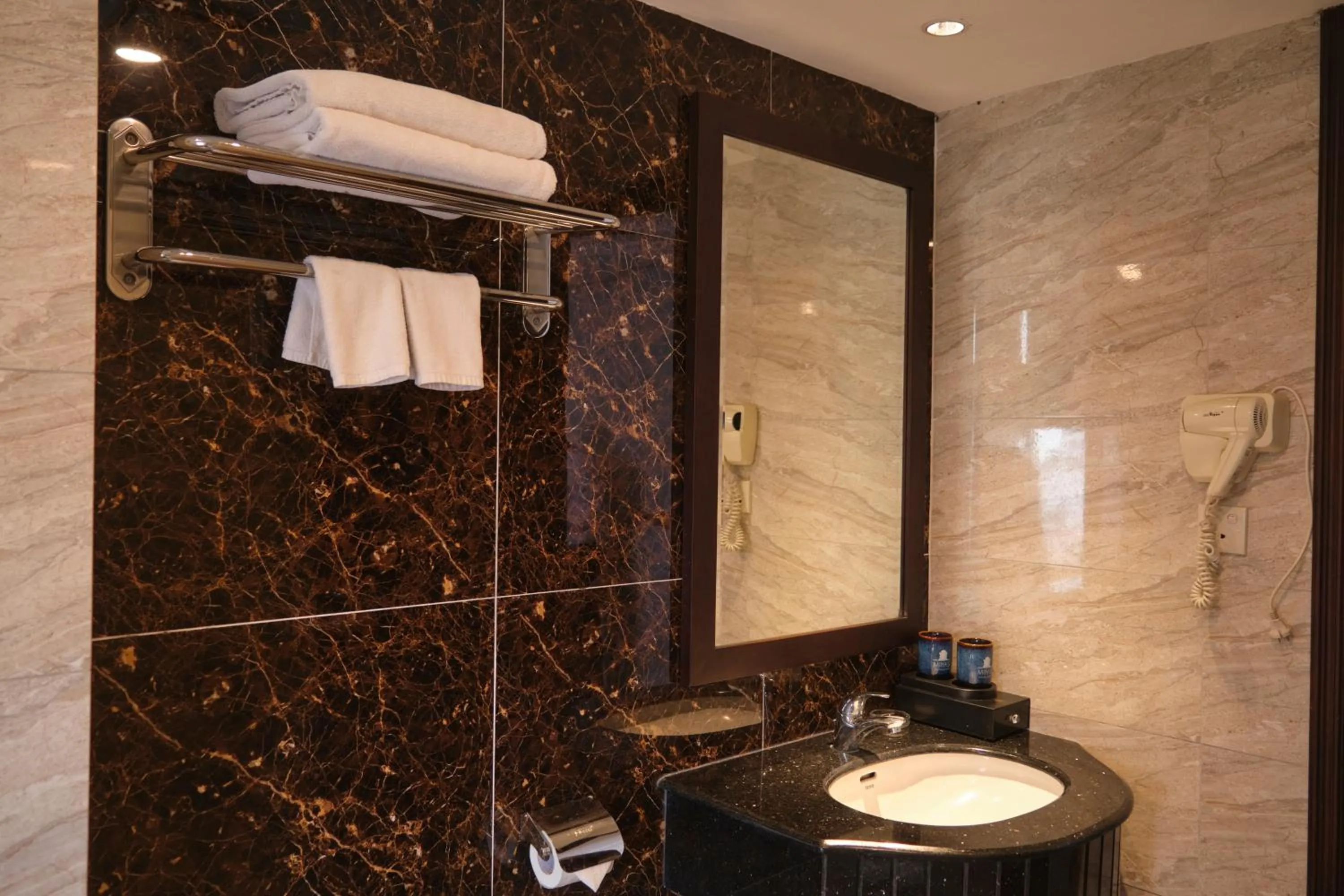 Bathroom in Minasi Premium Hotel