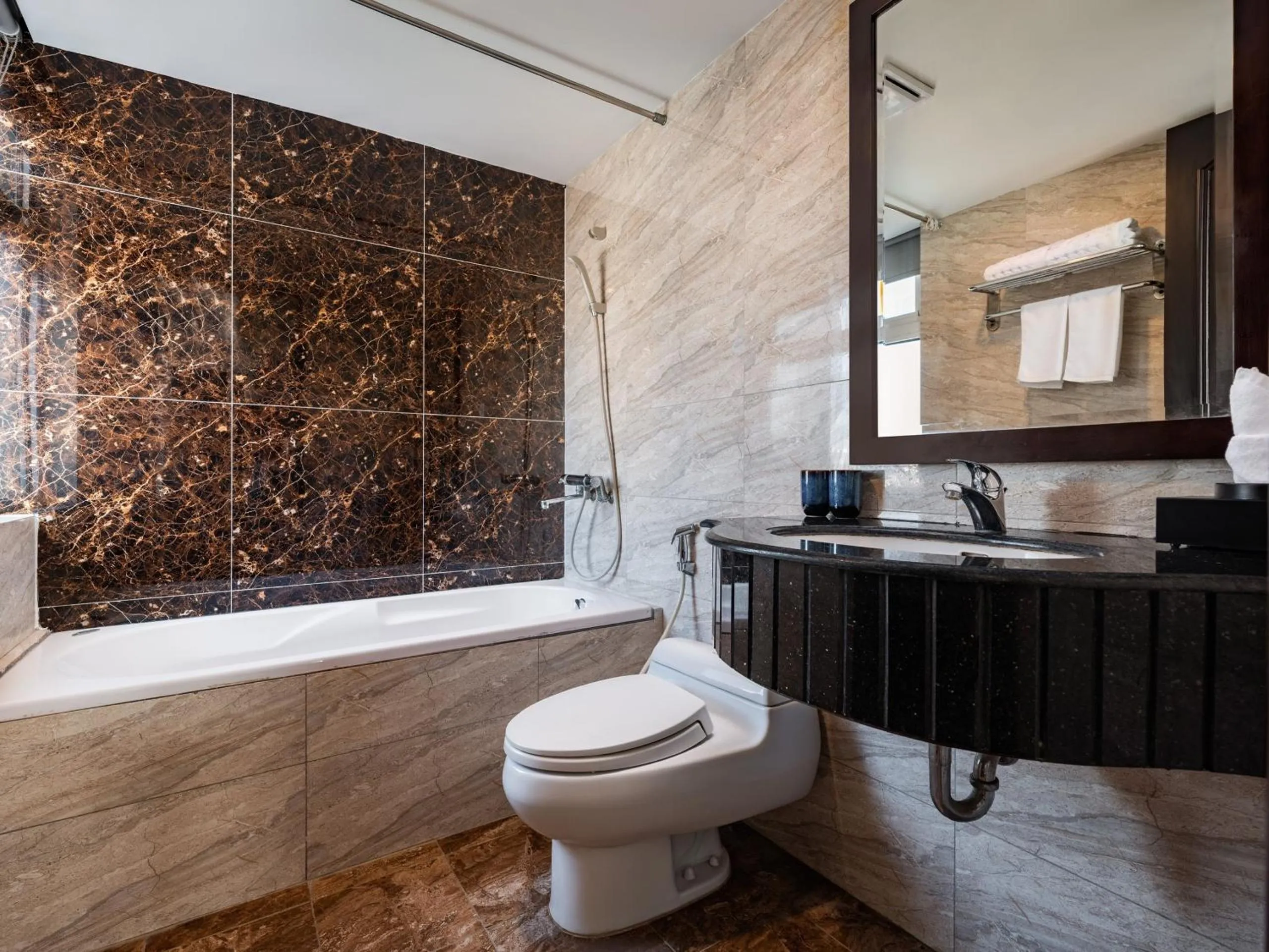 Bathroom in Minasi Premium Hotel