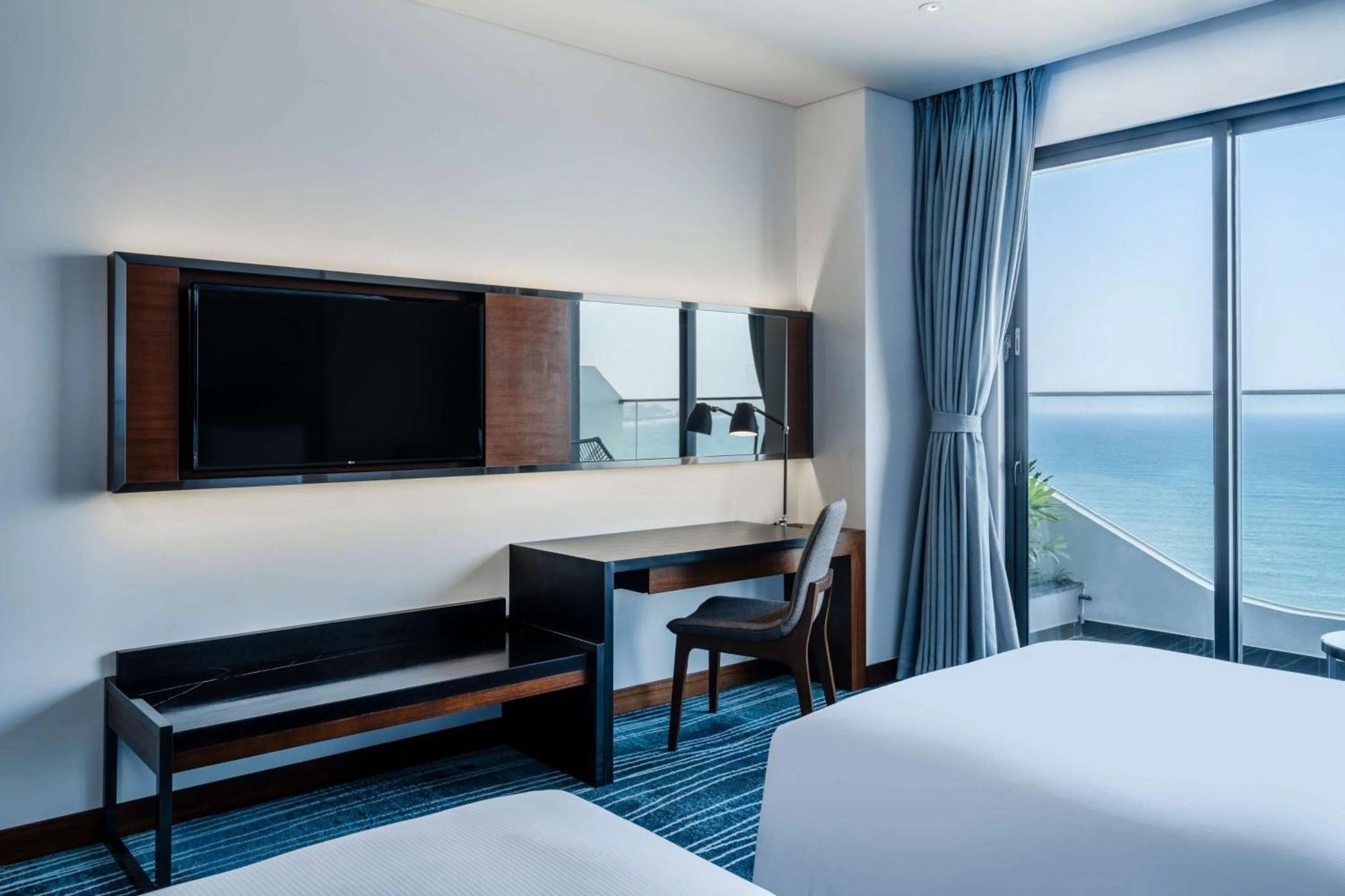 Bedroom, Bed in Hilton Garden Inn Da Nang