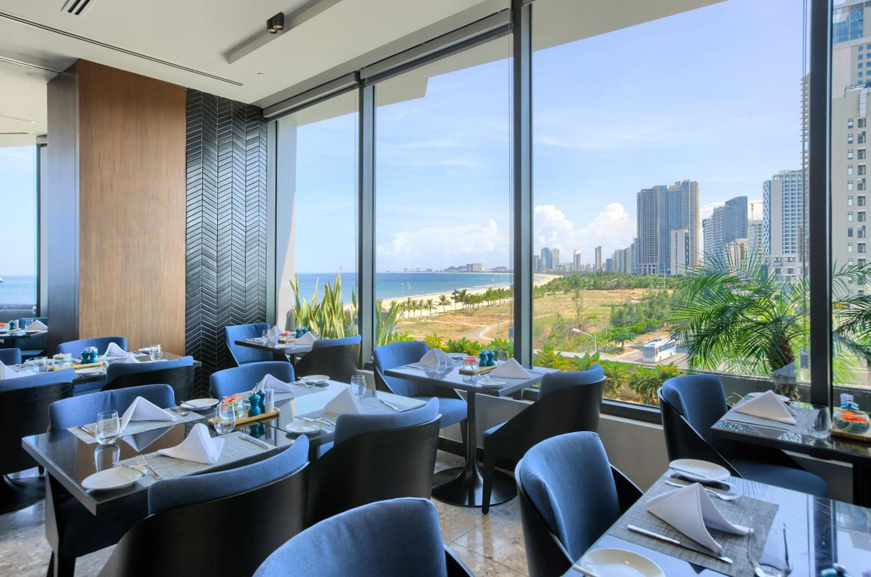 Restaurant/places to eat in Hilton Garden Inn Da Nang