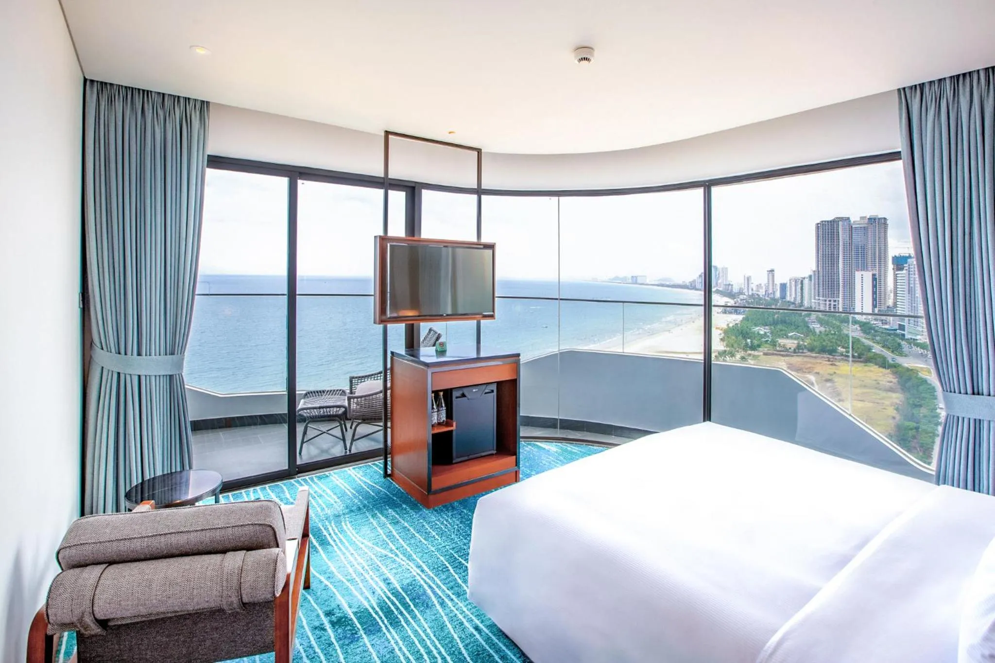 Photo of the whole room, Bed in Hilton Garden Inn Da Nang