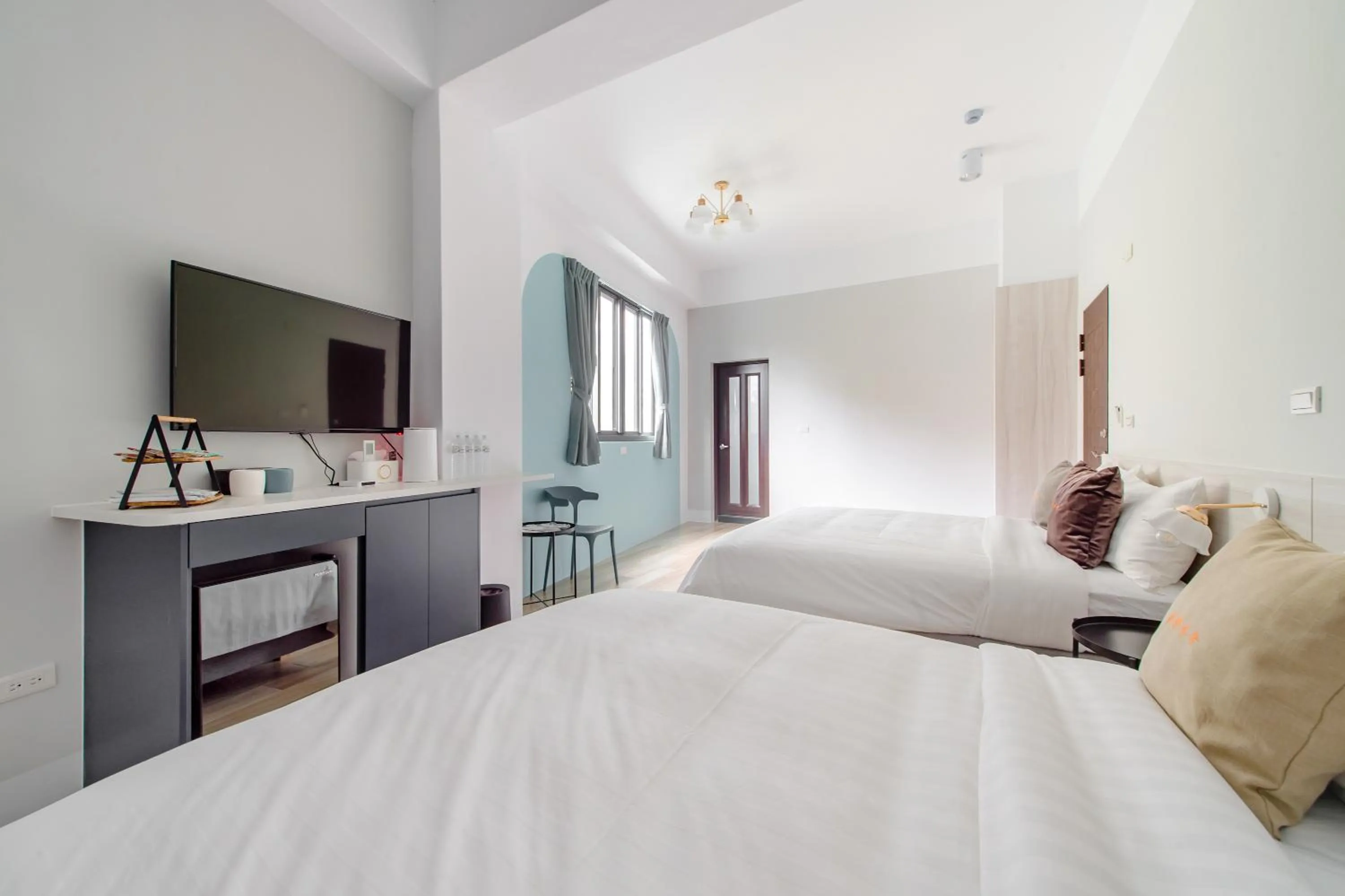 Photo of the whole room, Bed in Water House