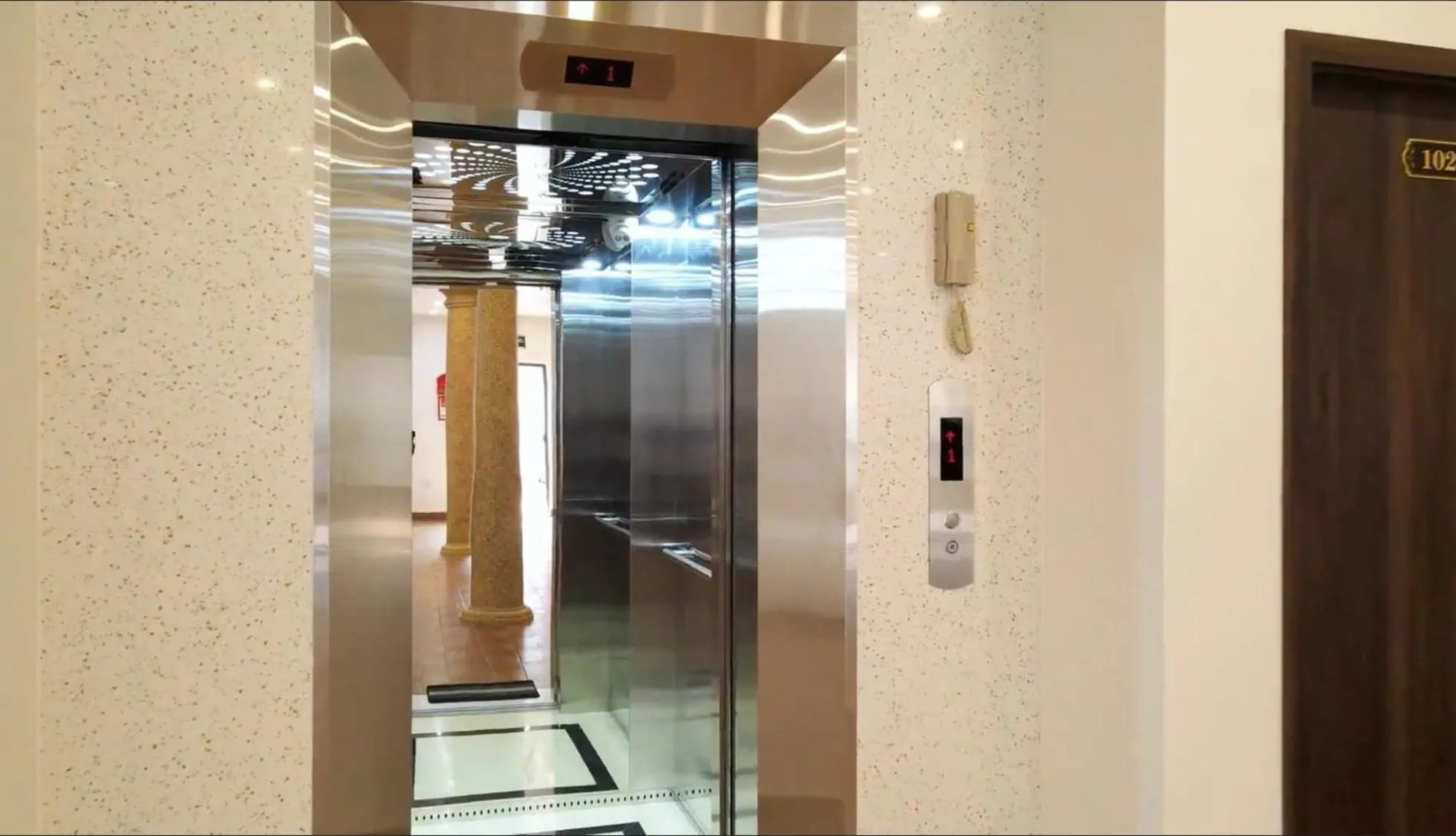 elevator in Adal Motel