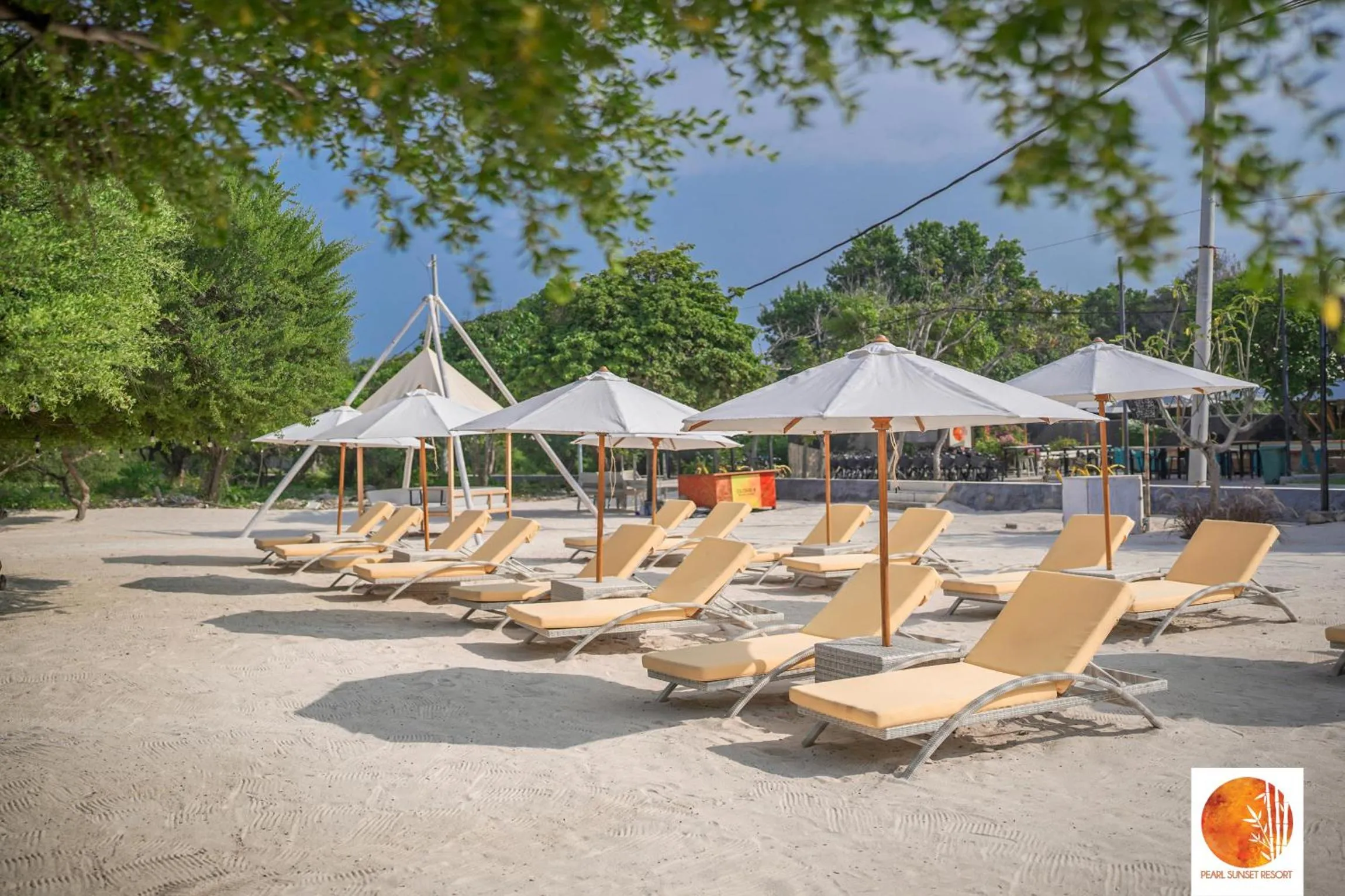 Beach in Pearl Sunset Resort - Sunset Moments, Adults Only