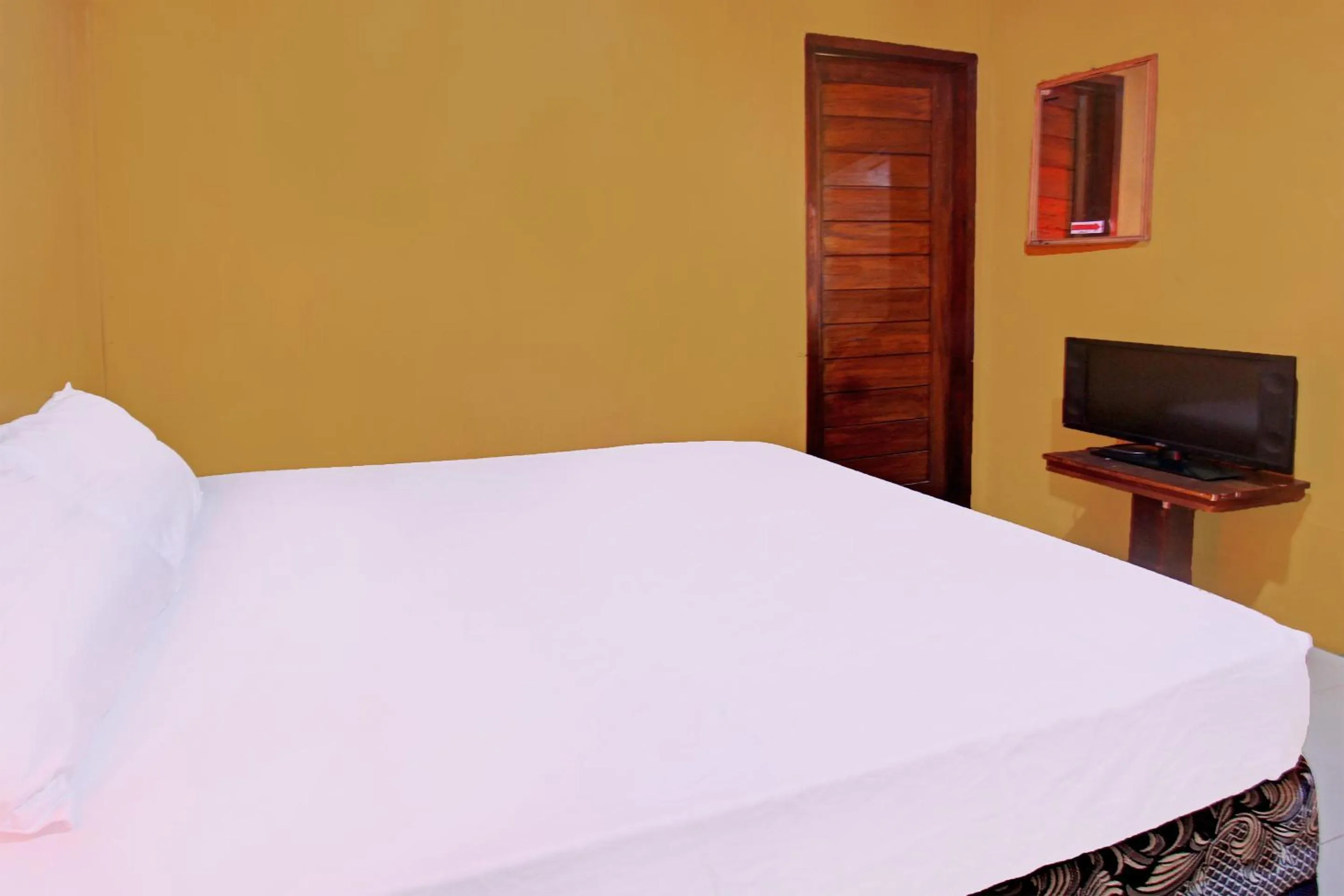 Bedroom, Bed in Hotel O Ujung Samalas HomestayNearLapangan Sembalun Bumbung