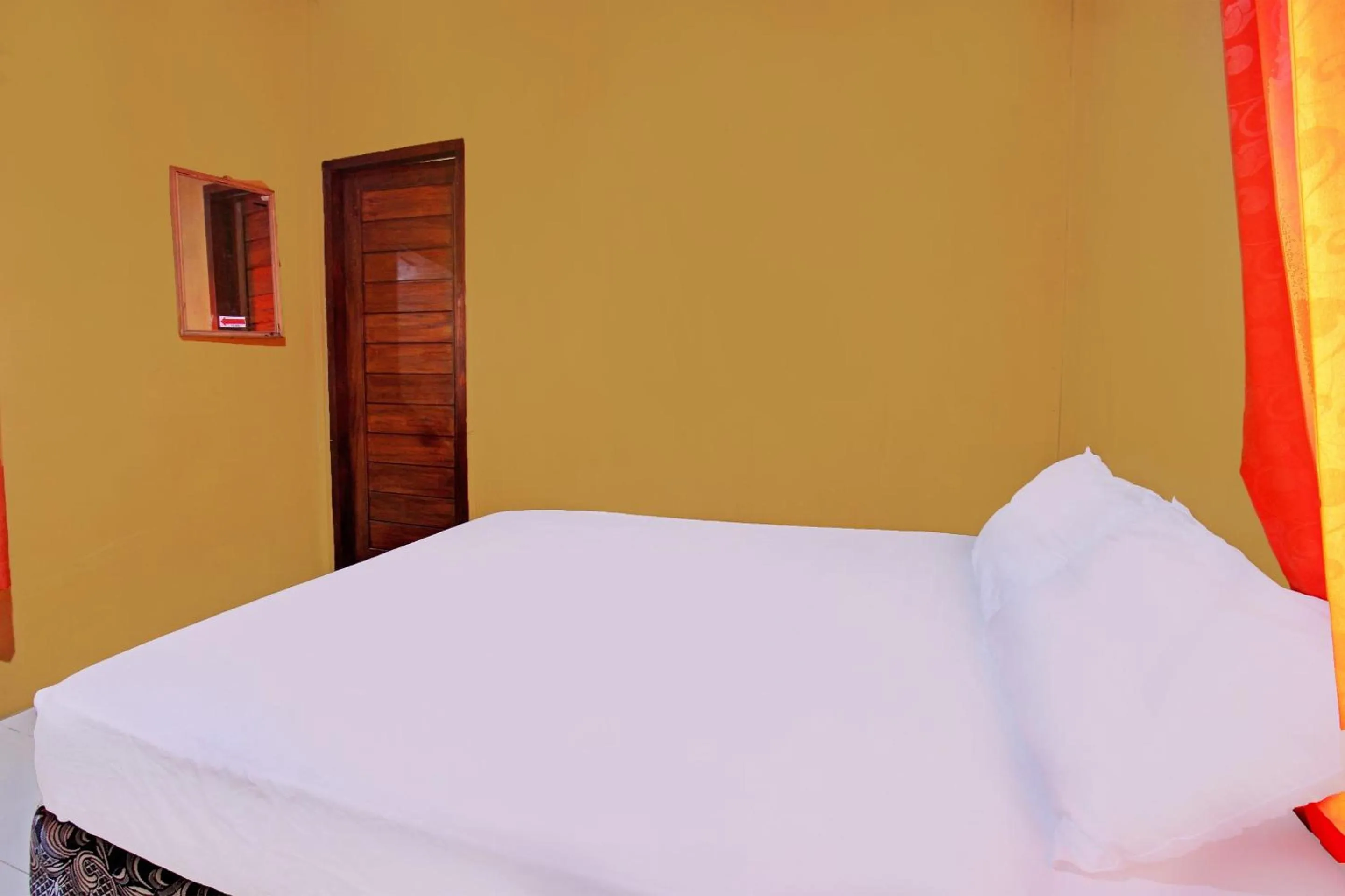 Bedroom, Bed in Hotel O Ujung Samalas HomestayNearLapangan Sembalun Bumbung