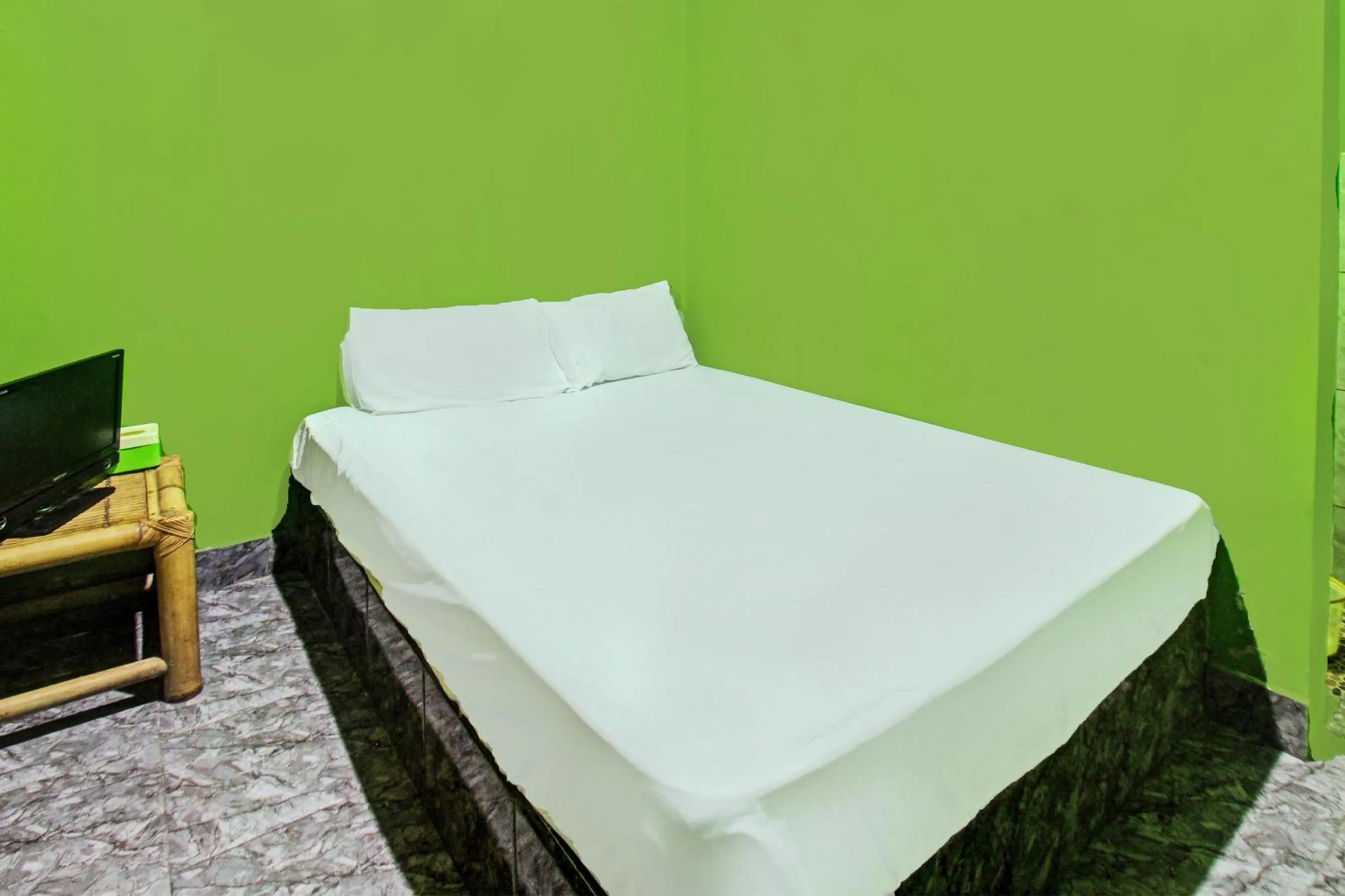 Bedroom, Bed in Hotel O Ashooy HomestayNearWisata Desa sedau