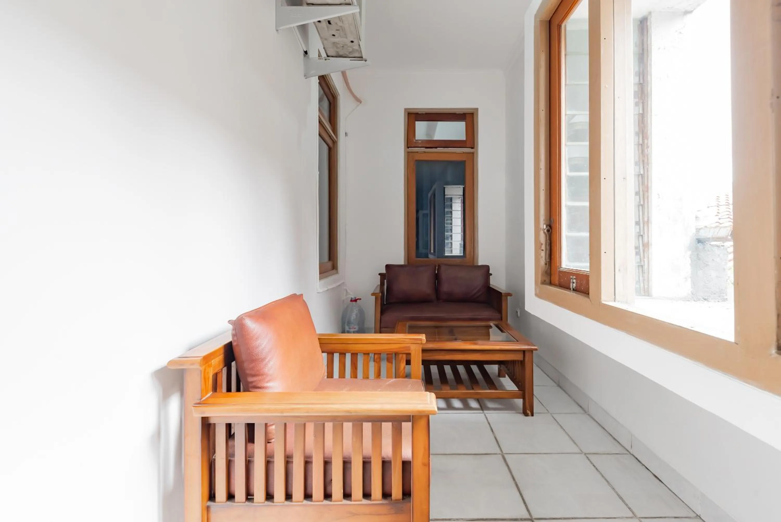 Living room in RedDoorz Plus near Universitas Maranatha Bandung 2