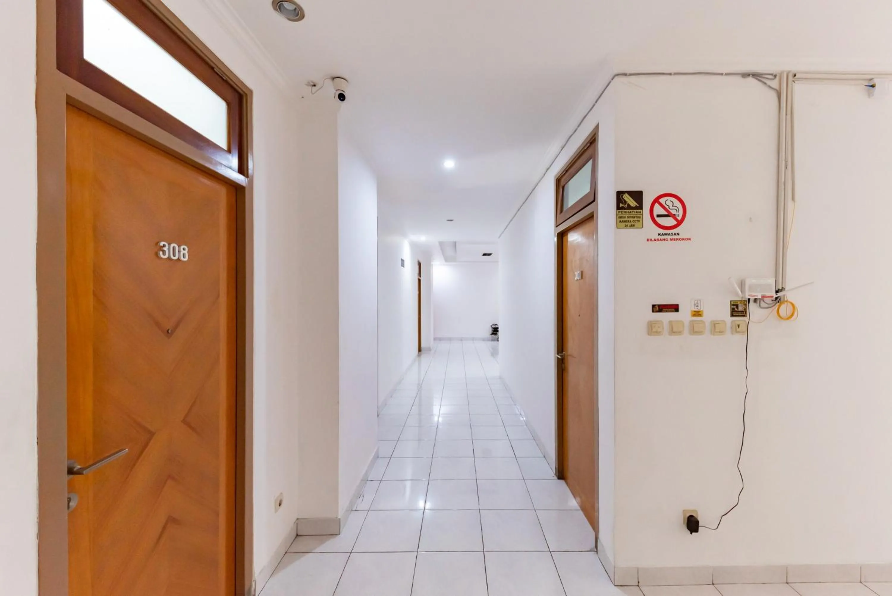 Property building in RedDoorz Plus near Universitas Maranatha Bandung 2