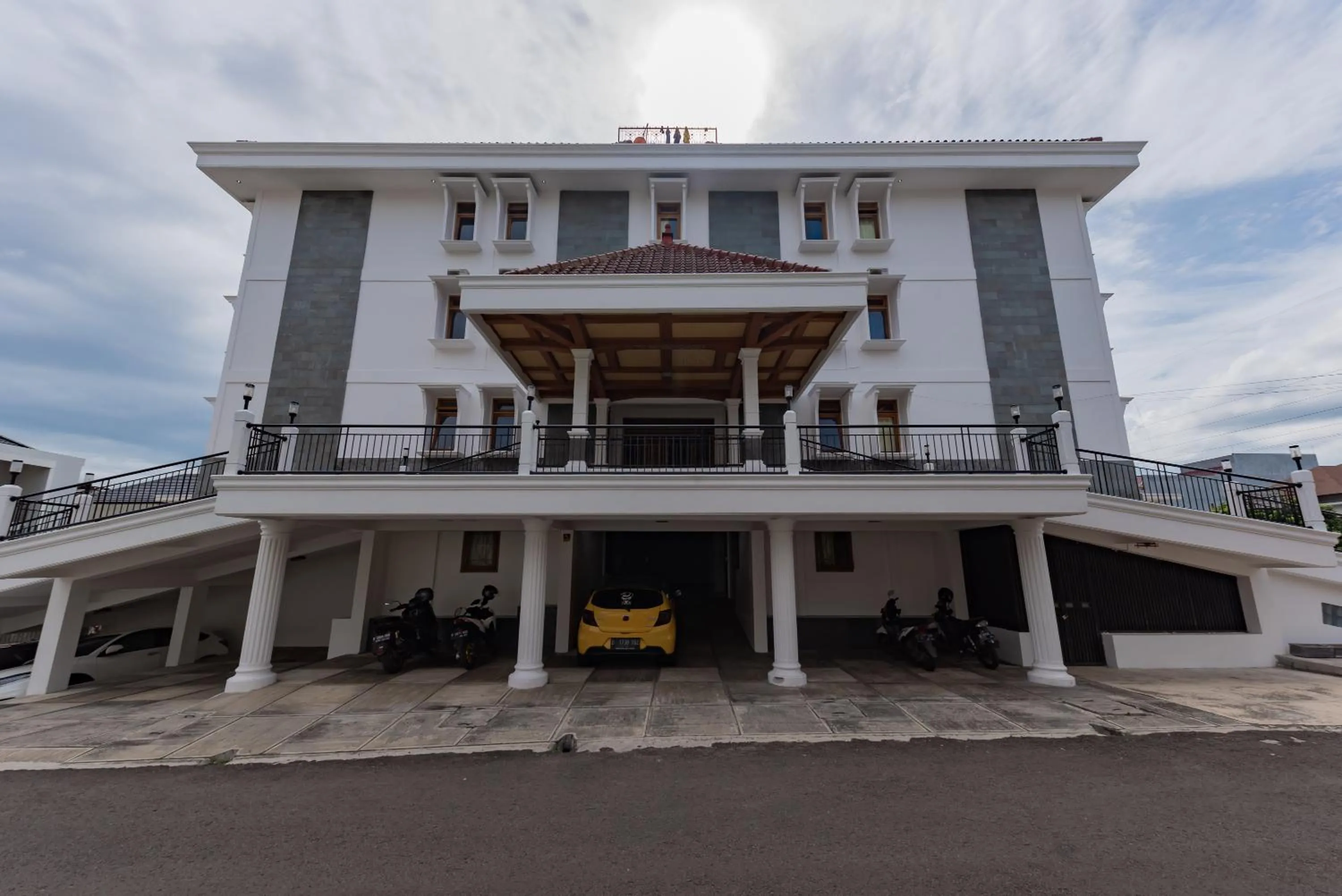 Property building in RedDoorz Plus near Universitas Maranatha Bandung 2