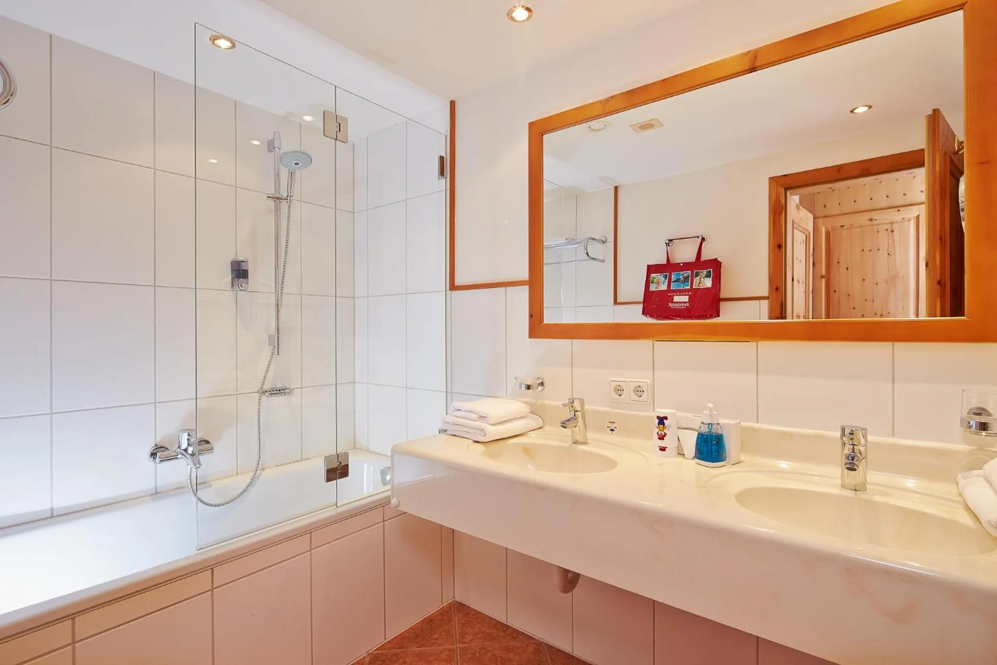 Bathroom in Das Hopfgarten Aparthotel