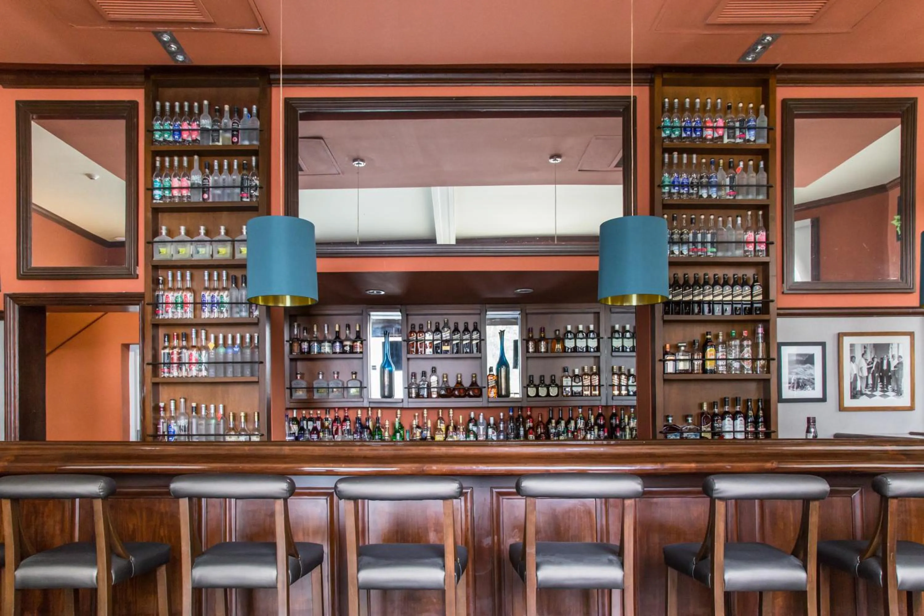 Lounge or bar in LP Los Portales Hotel Piura