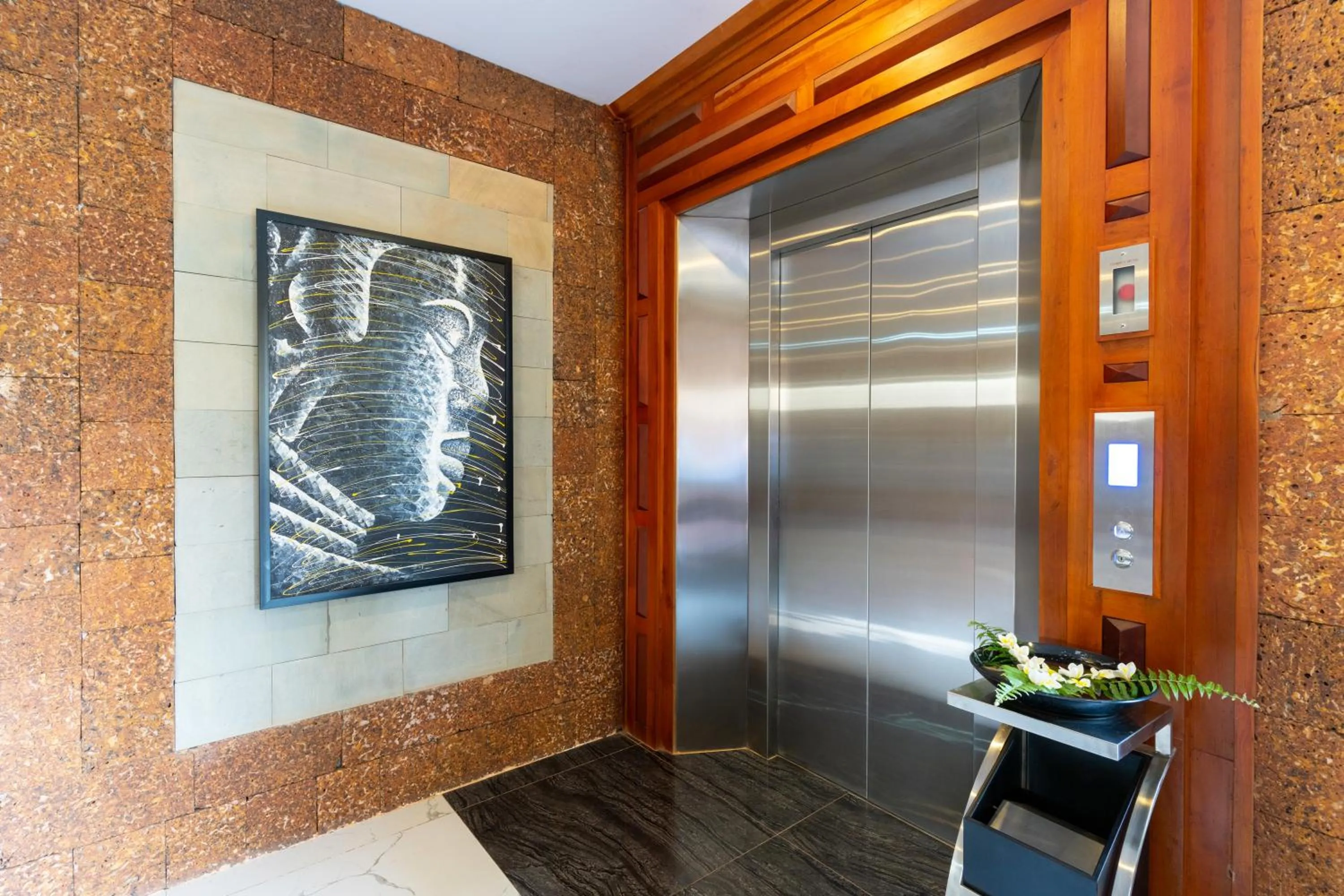 elevator in Blanc Smith Hotel