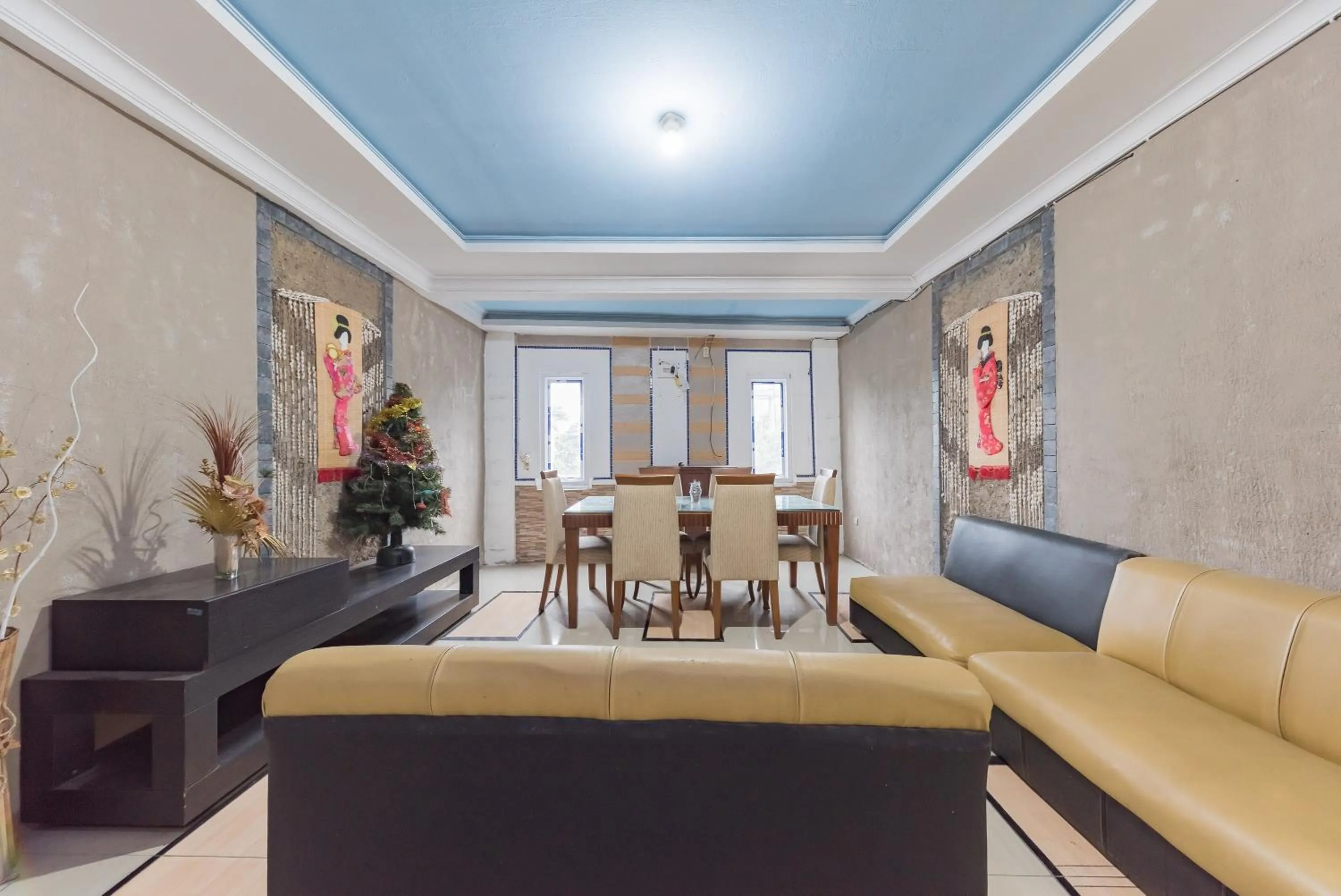 Living room in Urbanview Hotel Anggrek Puncak by RedDoorz