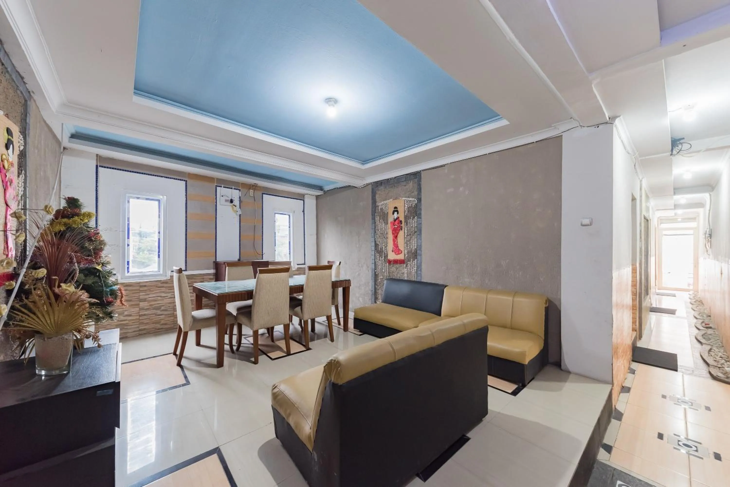 Seating area in Urbanview Hotel Anggrek Puncak by RedDoorz