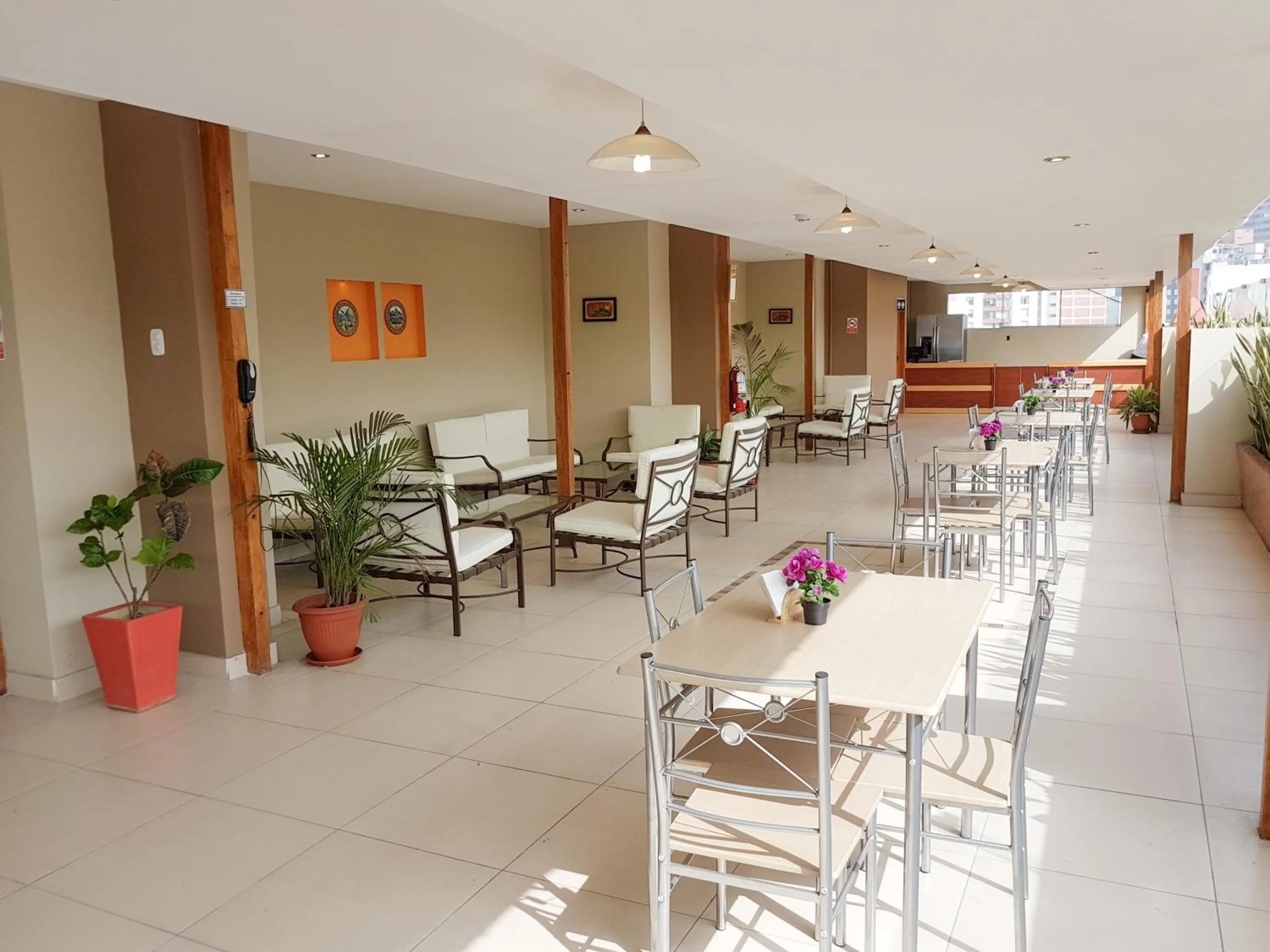 Restaurant/places to eat in Hotel Las Palmas