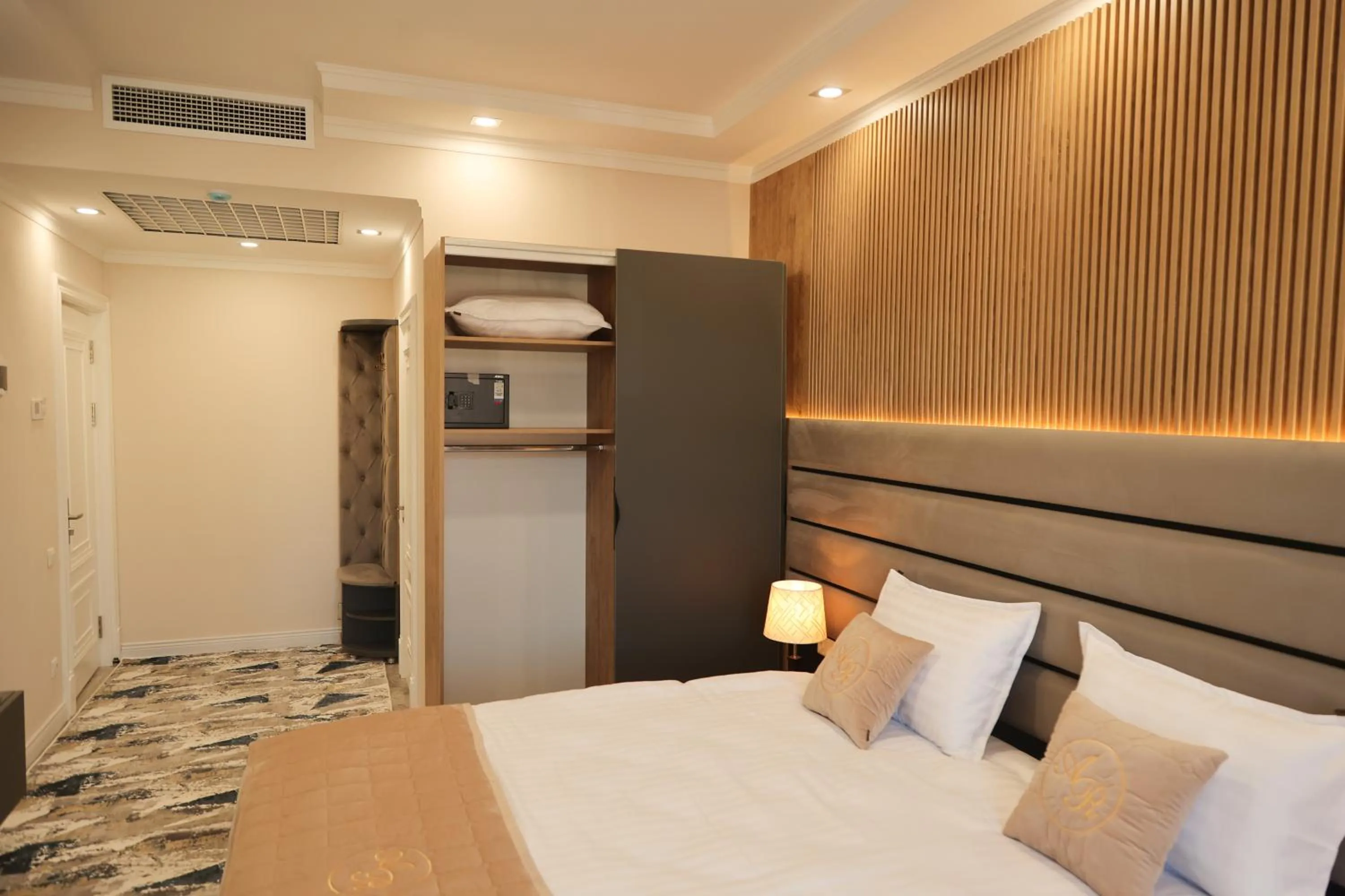 Bed in Reikartz Amar Samarkand