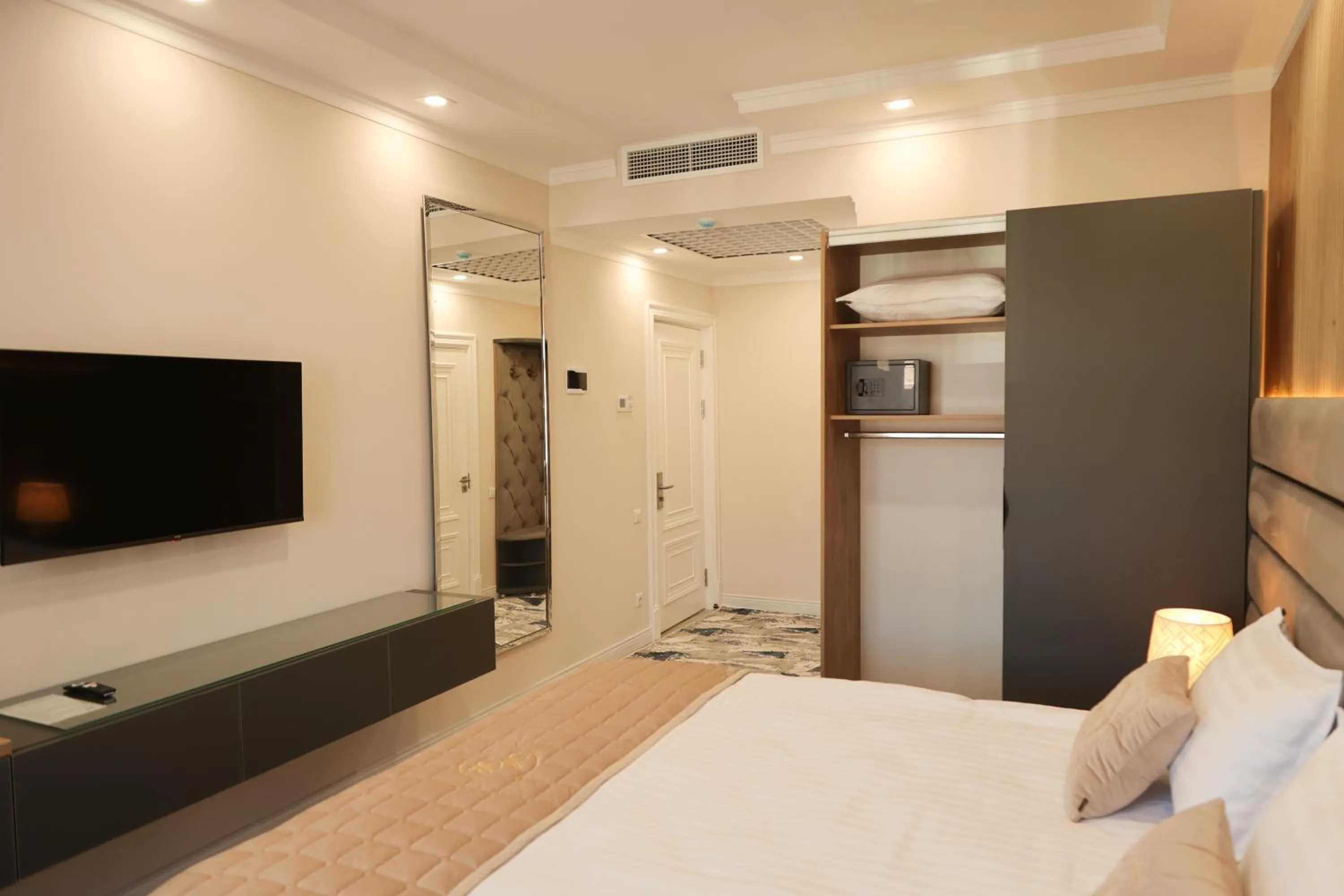 Bed in Reikartz Amar Samarkand