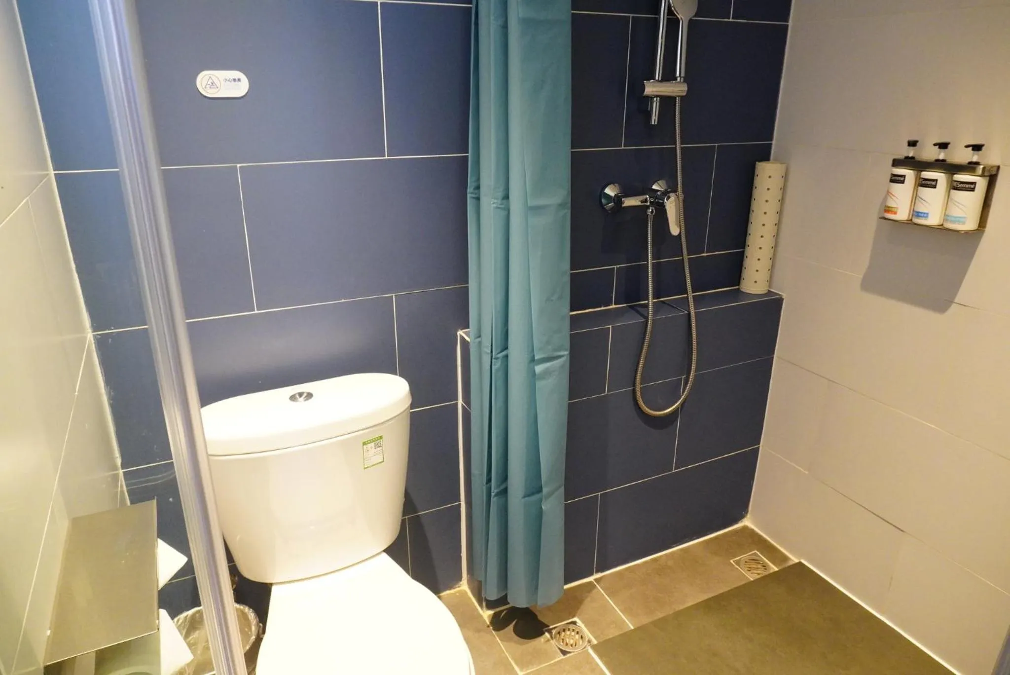 Photo of the whole room in Holiday Inn Express Kunming Panlong by IHG